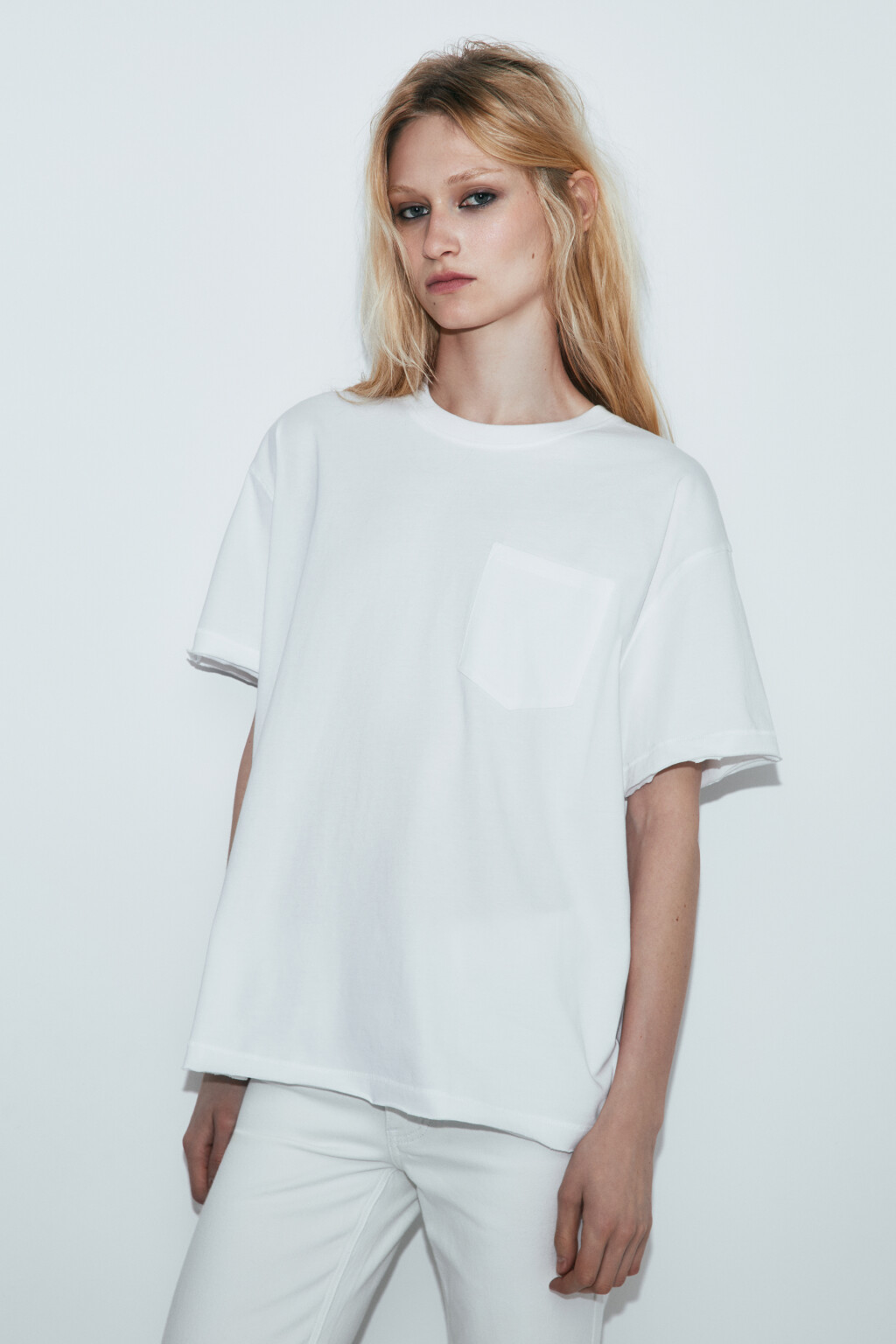 Футболка хлопковая с нагрудным карманом - цвет белый - 2