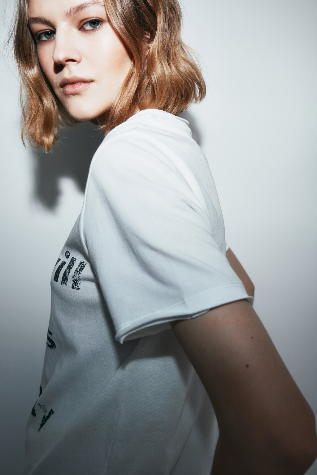 Футболка прямая хлопковая с принтом - цвет белый - 6