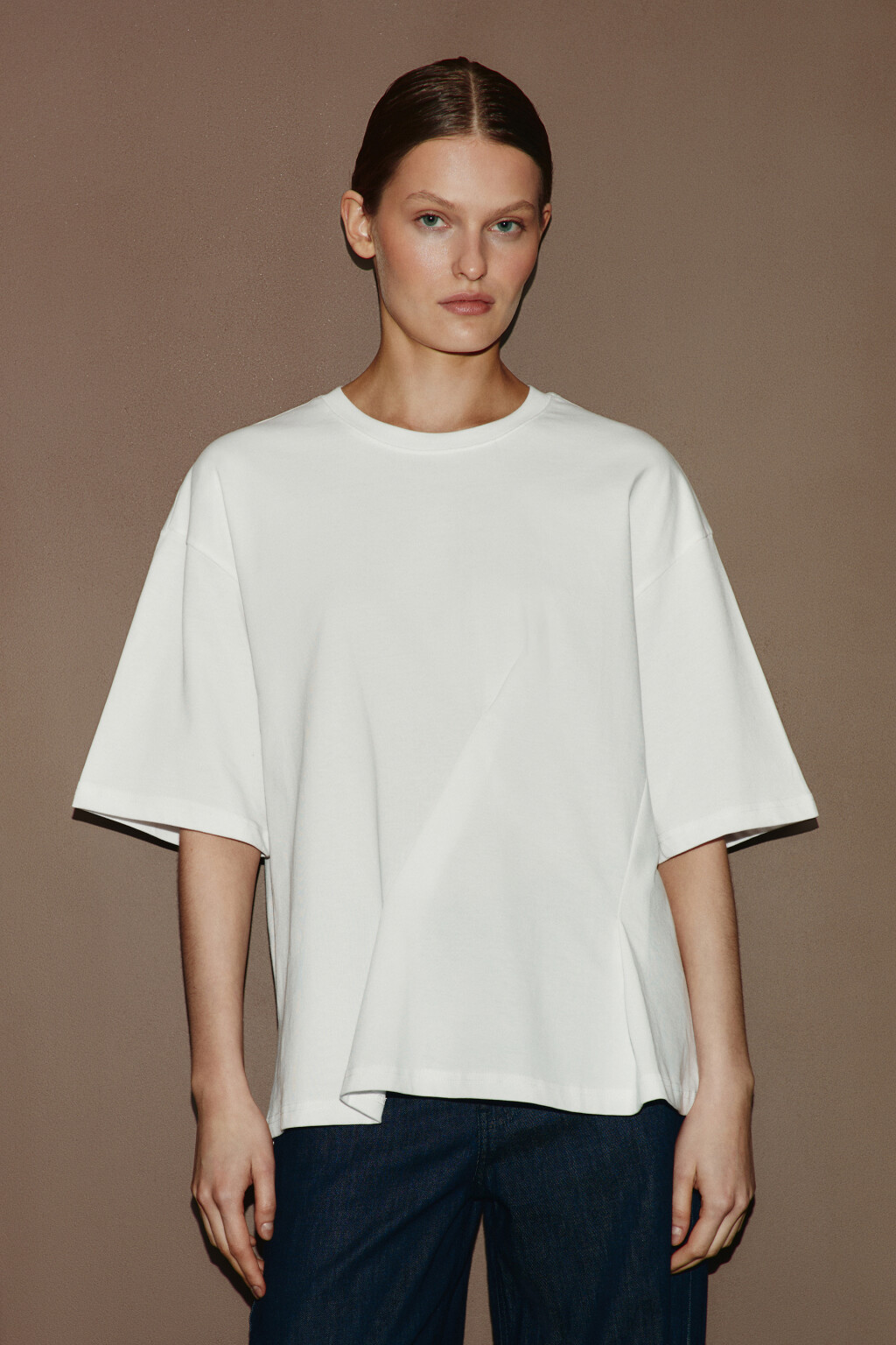 Футболка хлопковая оверсайз со складками - цвет белый - 2