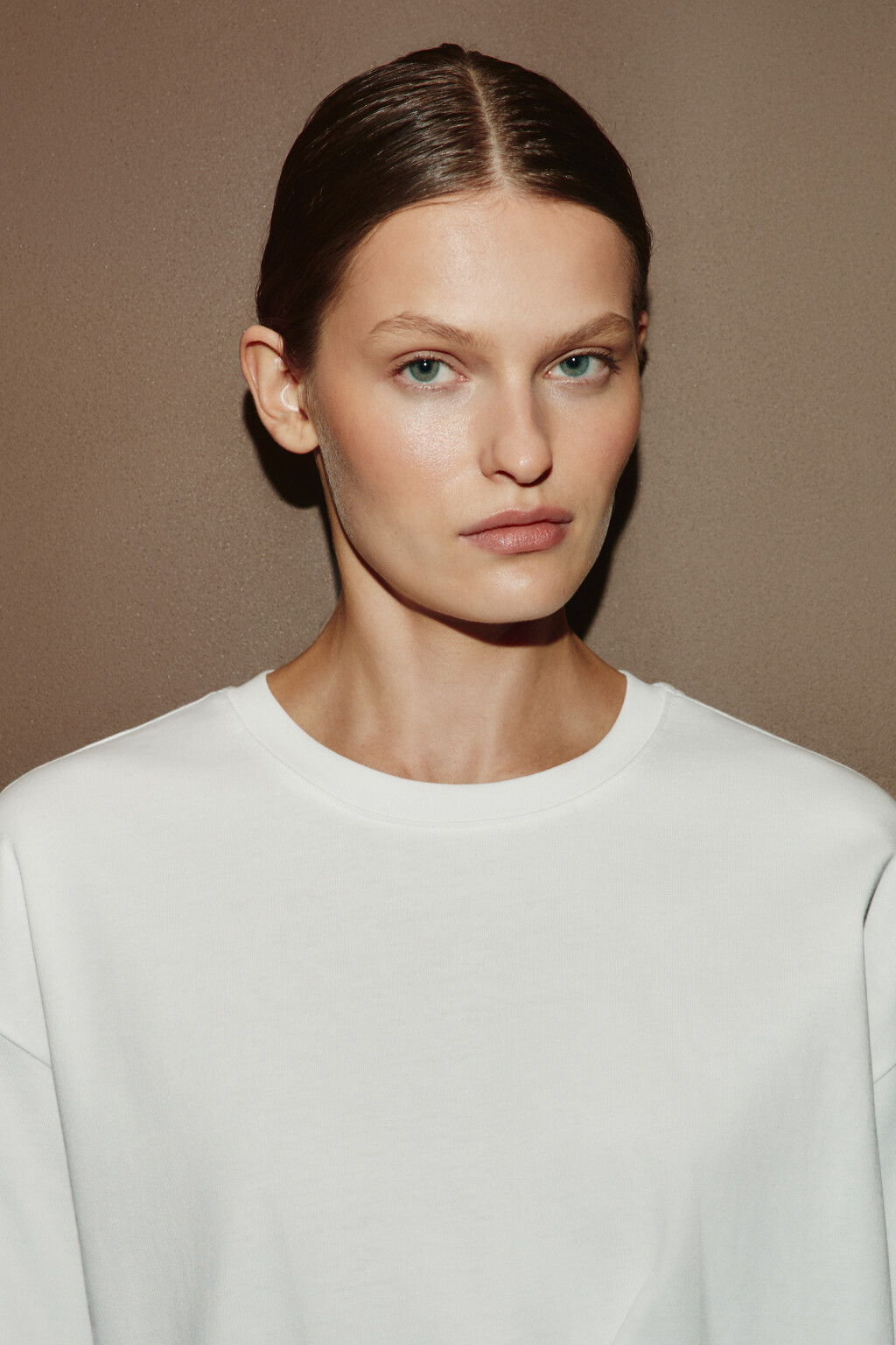 Футболка хлопковая оверсайз со складками - цвет белый - 6