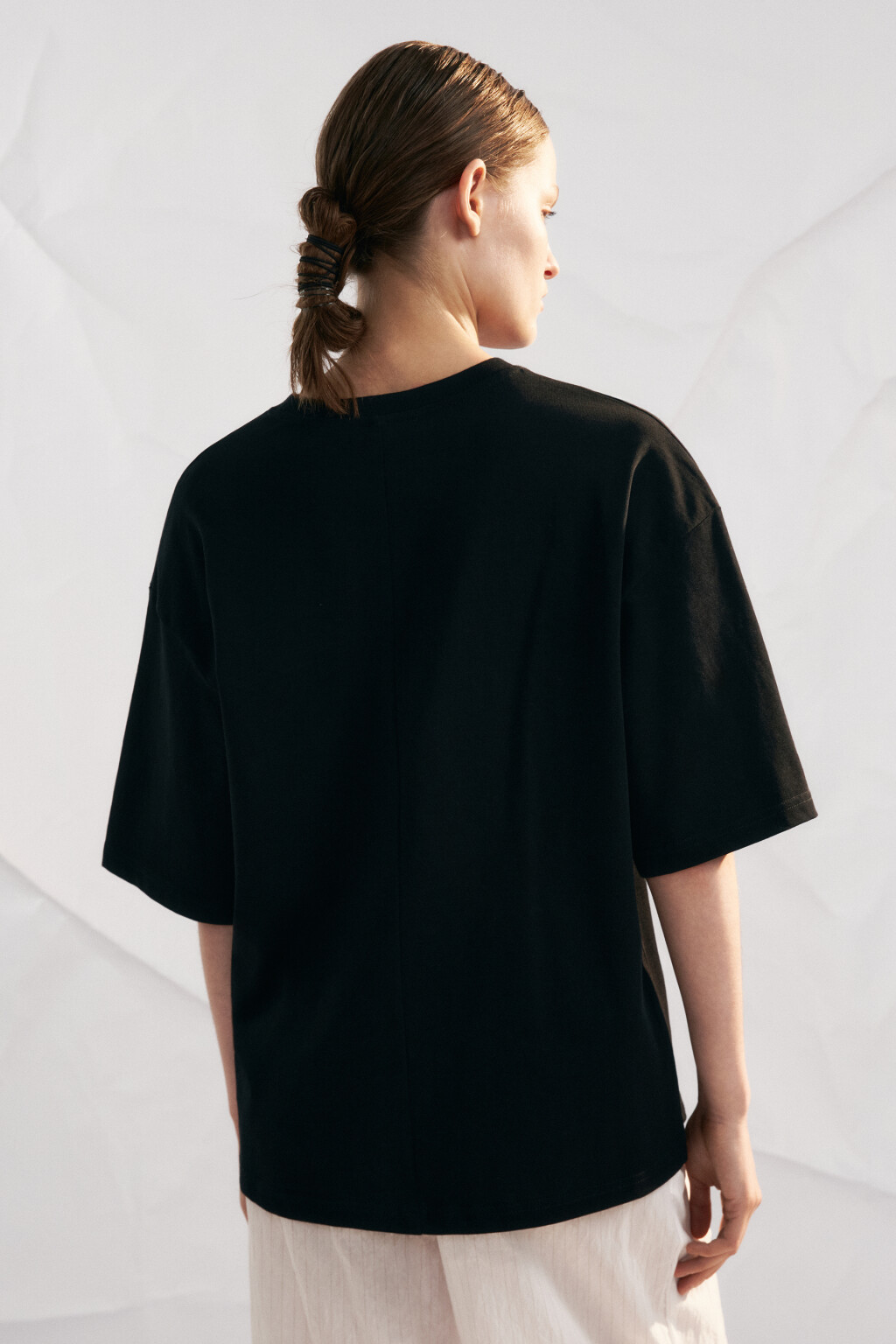 Футболка хлопковая оверсайз со складками - цвет черный - 3
