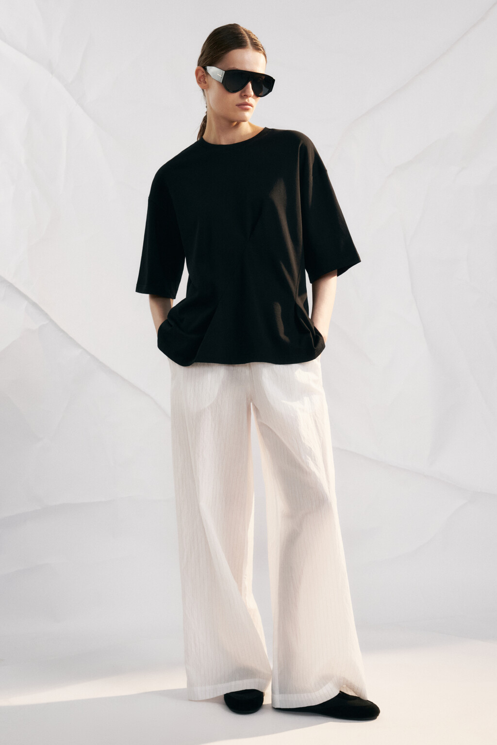 Футболка хлопковая оверсайз со складками - цвет черный - 4