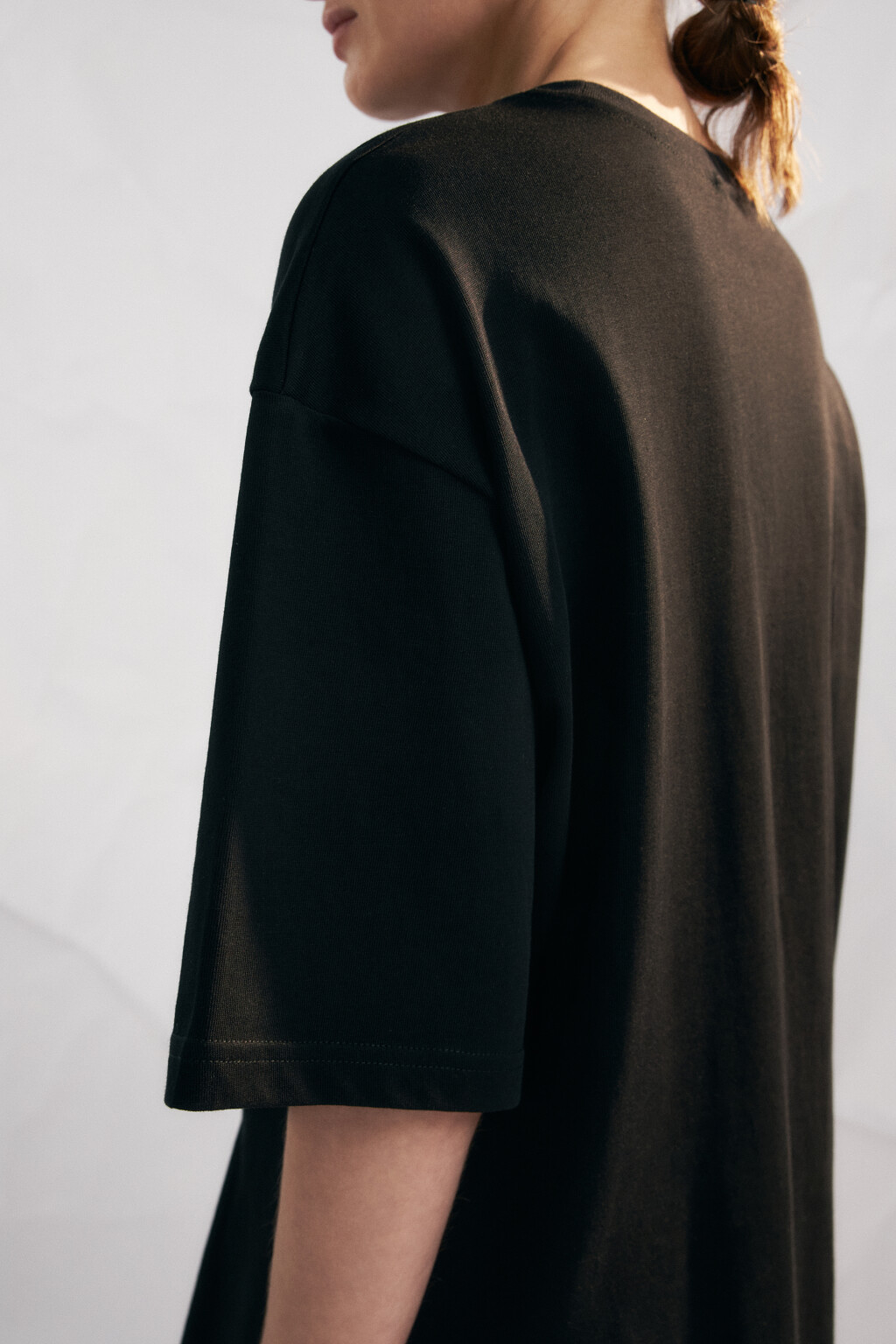 Футболка хлопковая оверсайз со складками - цвет черный - 6