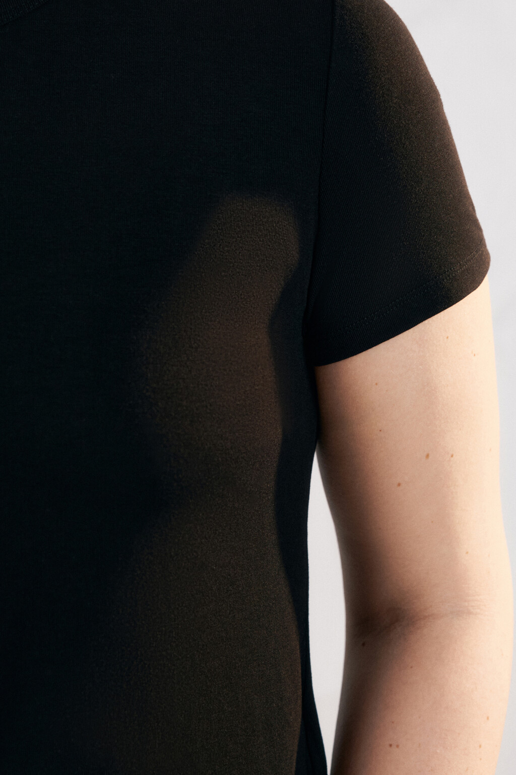 Футболка облегающая вискозная базовая - цвет черный - 6