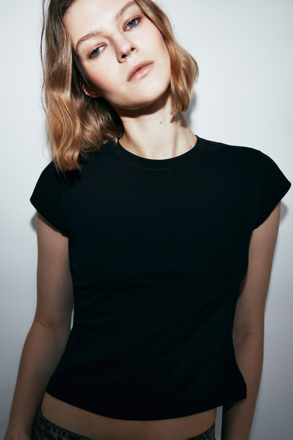 Футболка хлопковая облегающая с пич-эффектом - цвет черный - 6