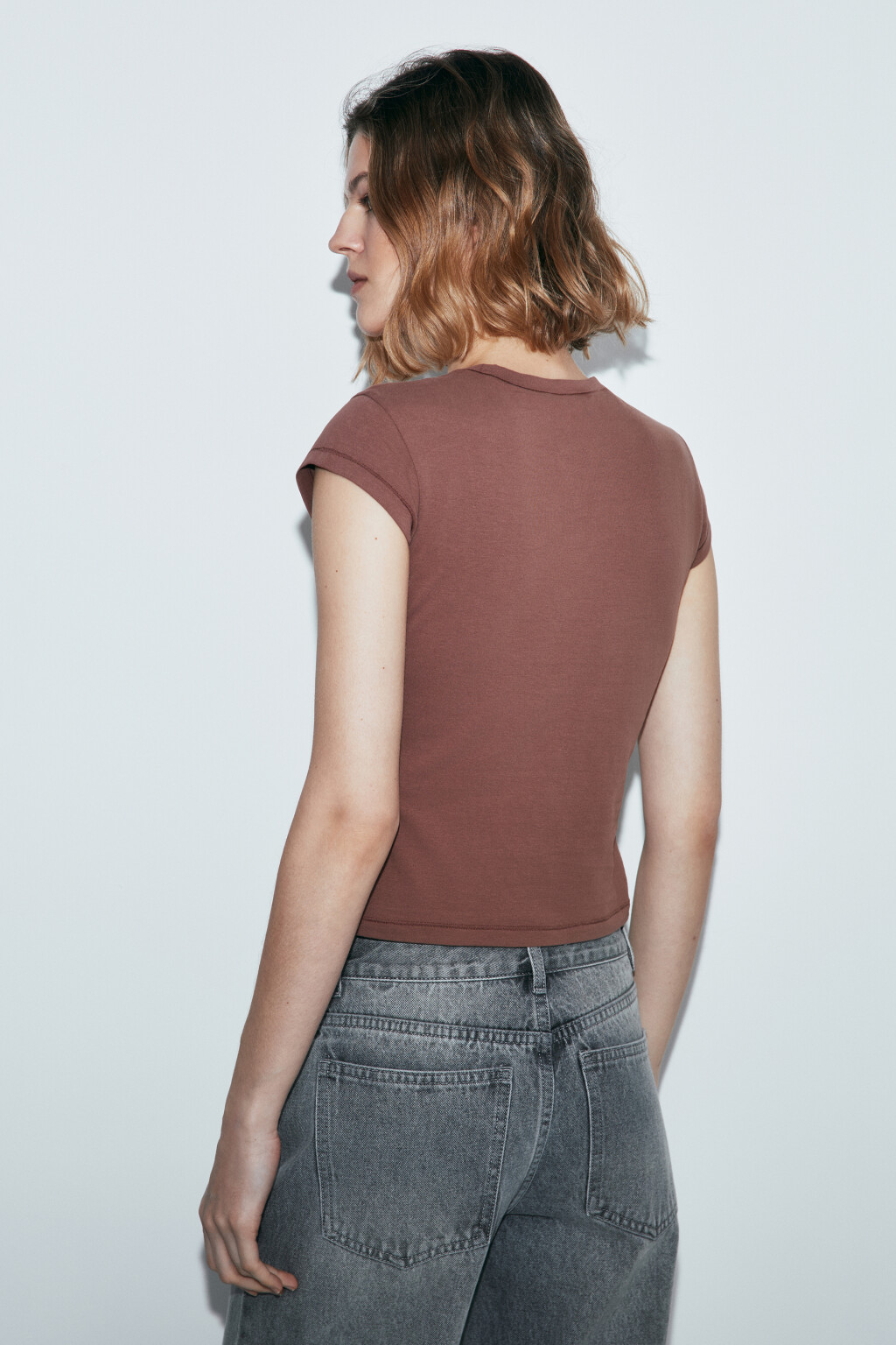 Футболка хлопковая облегающая с пич-эффектом - цвет бежевый - 3