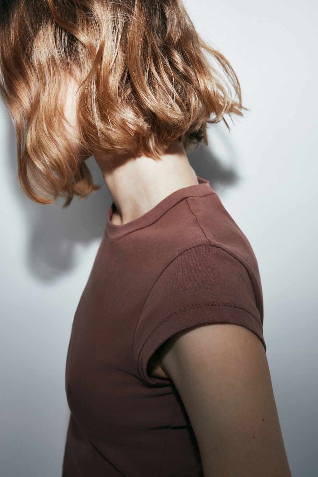 Футболка хлопковая облегающая с пич-эффектом - цвет бежевый - 6