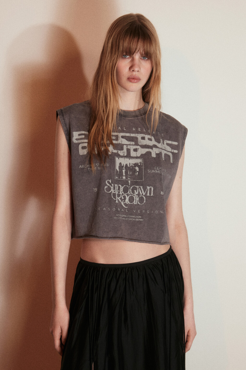 Майка-топ укороченная хлопковая с принтом - цвет серый - 2