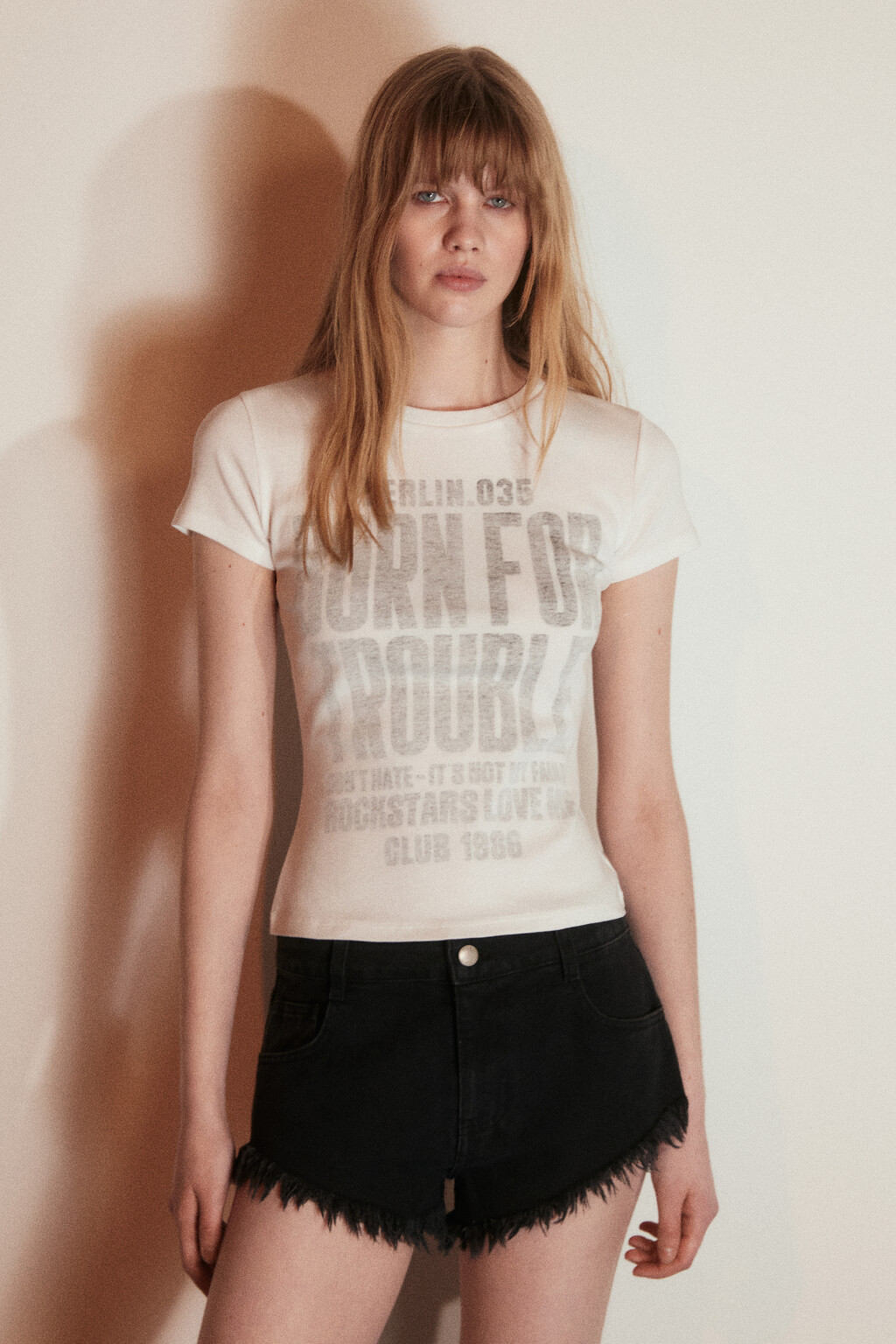 Футболка хлопковая облегающая с принтом - цвет белый - 3