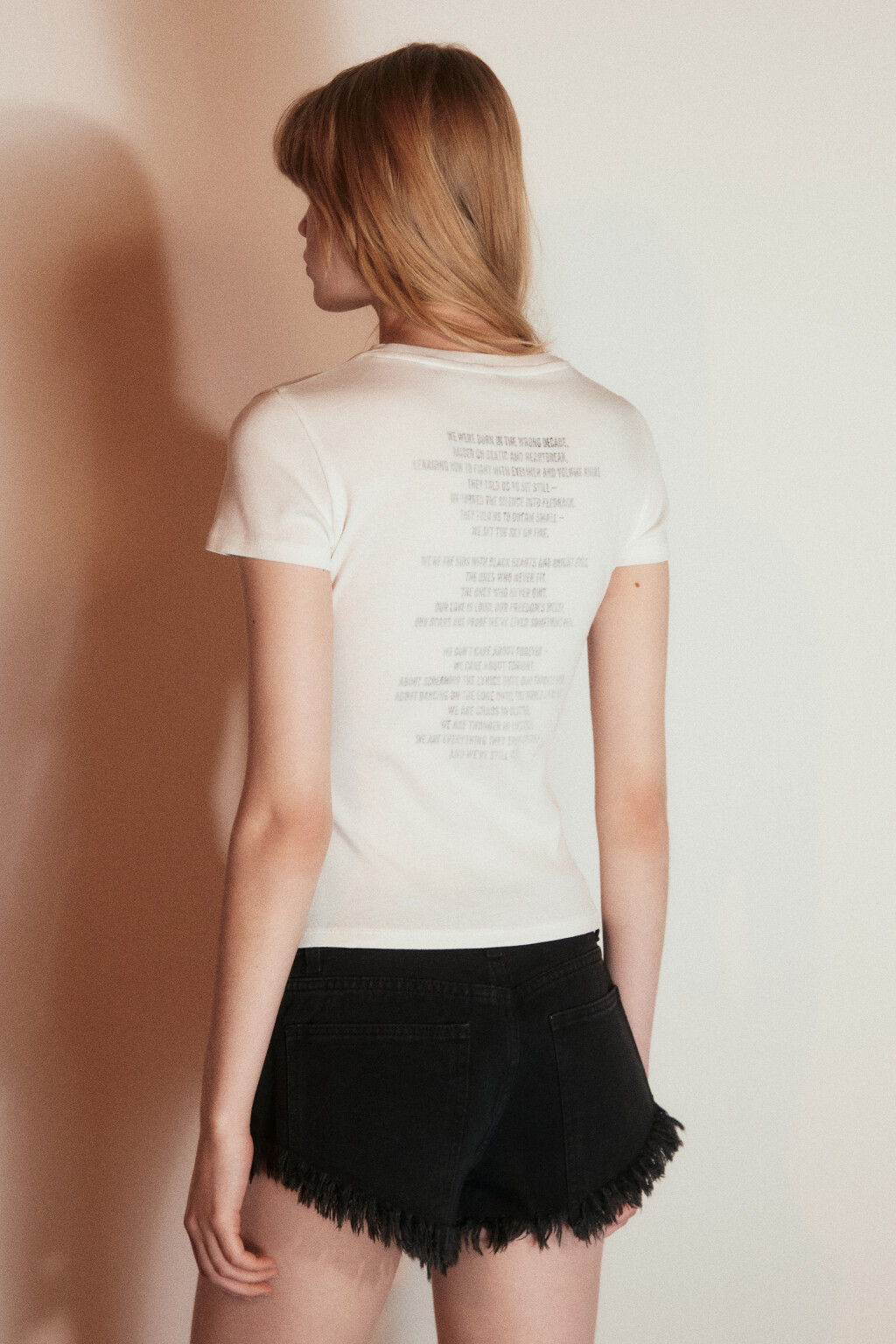 Футболка хлопковая облегающая с принтом - цвет белый - 4