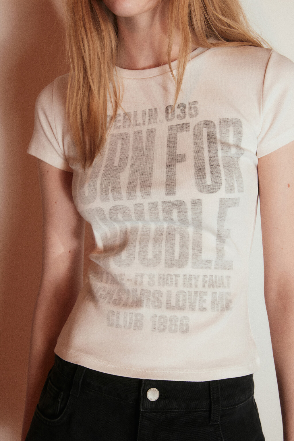 Футболка хлопковая облегающая с принтом - цвет белый - 6