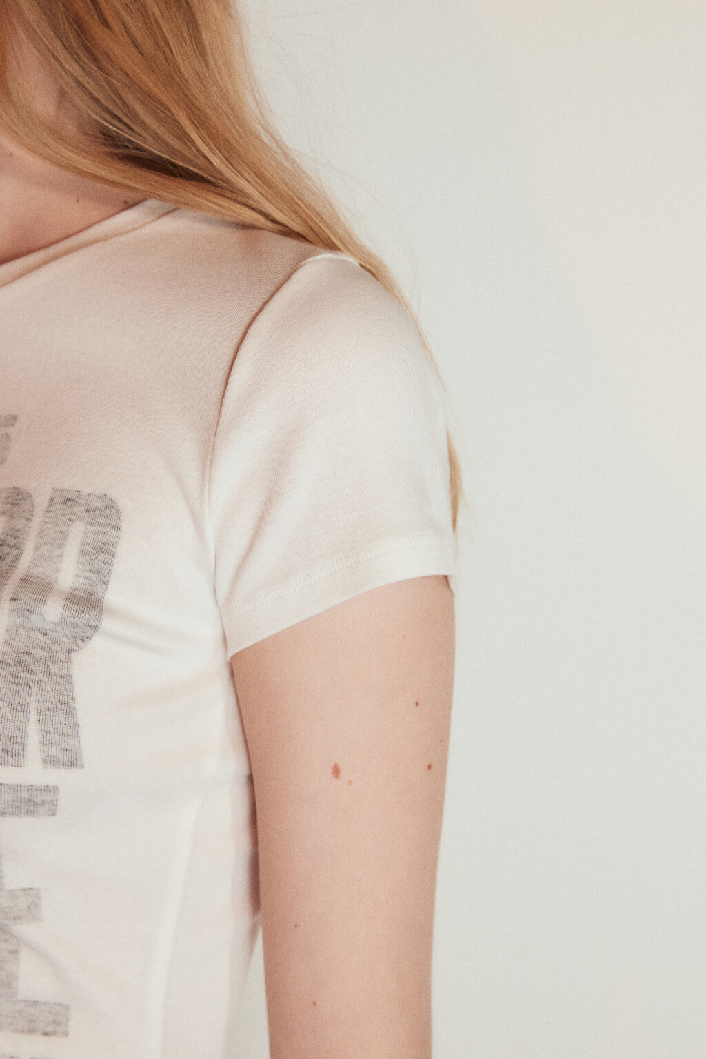 Футболка хлопковая облегающая с принтом - цвет белый - 7