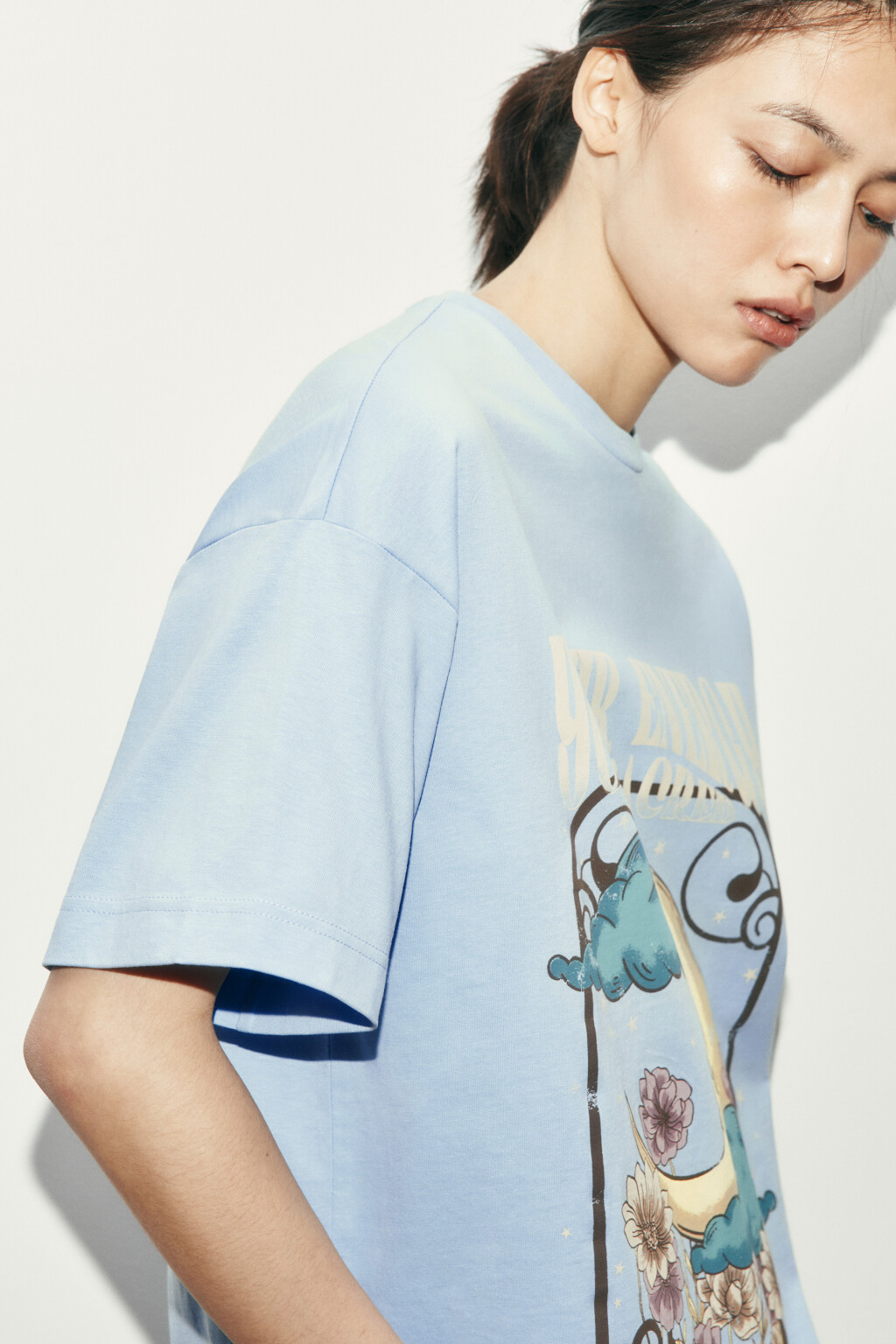 Футболка хлопковая оверсайз с принтом - цвет голубой - 7