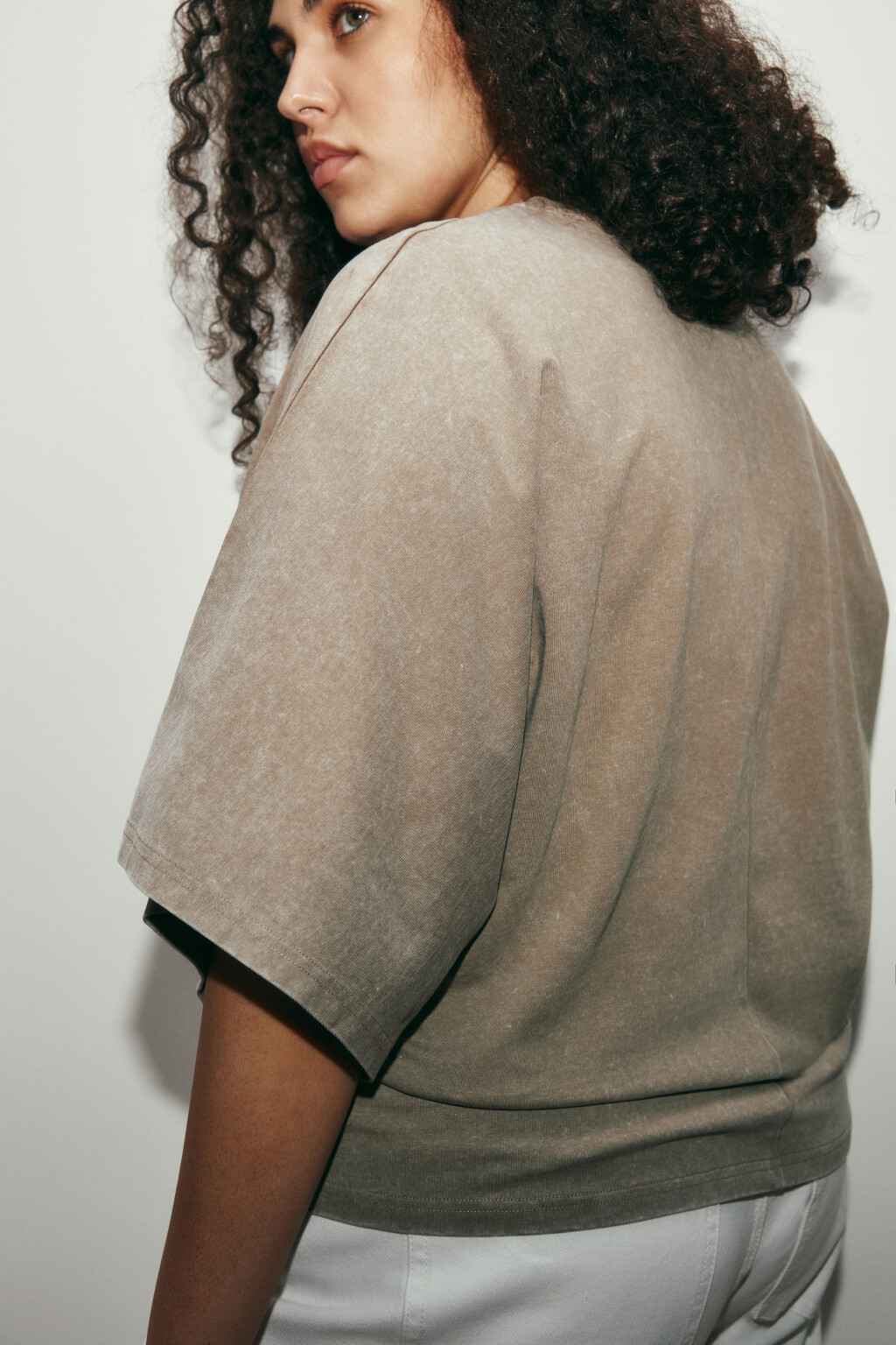 Футболка хлопковая с вареным эффектом - цвет бежевый - 6
