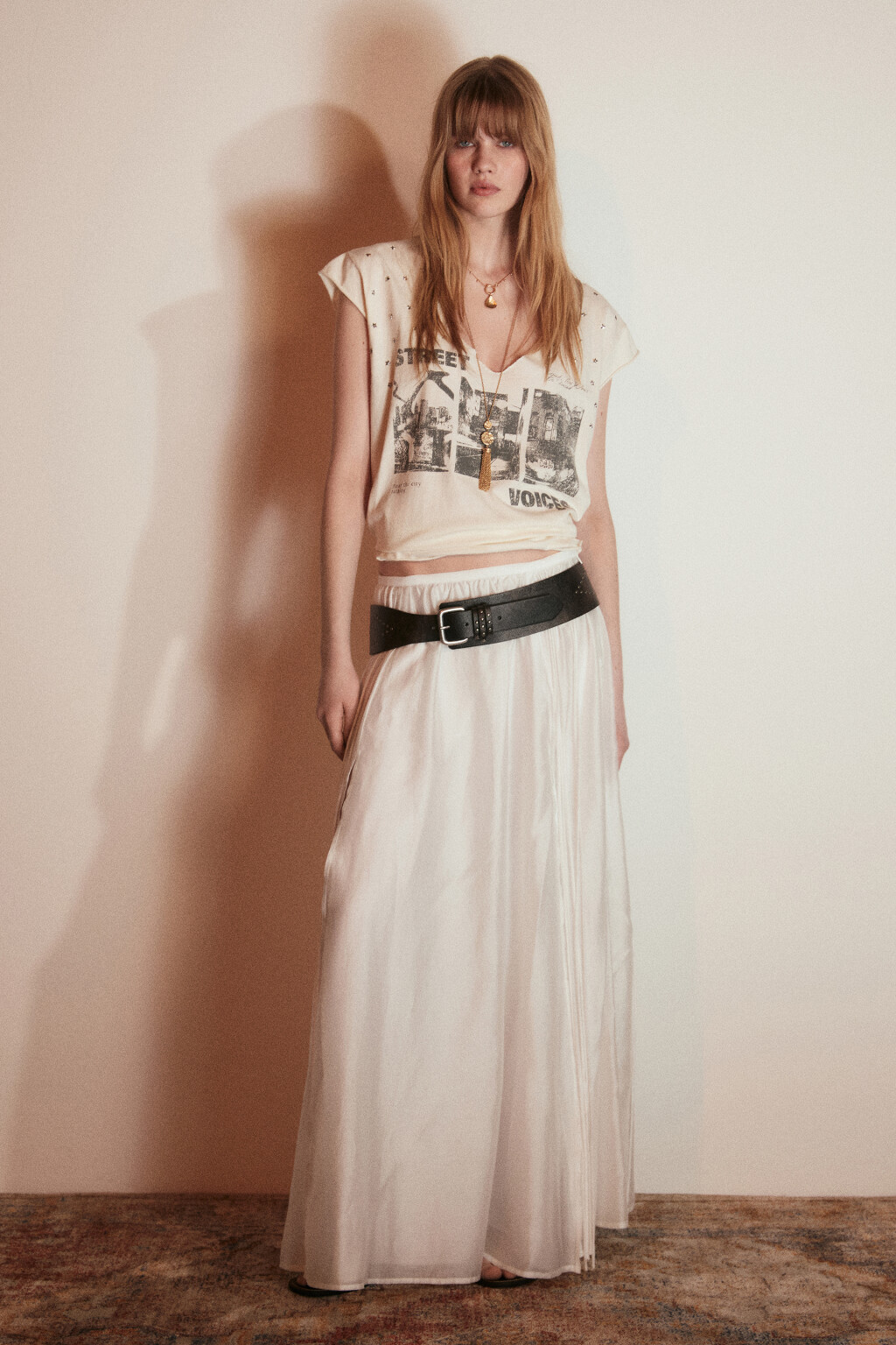 Футболка-топ хлопковая с заклепками и принтом - цвет бежевый - 5