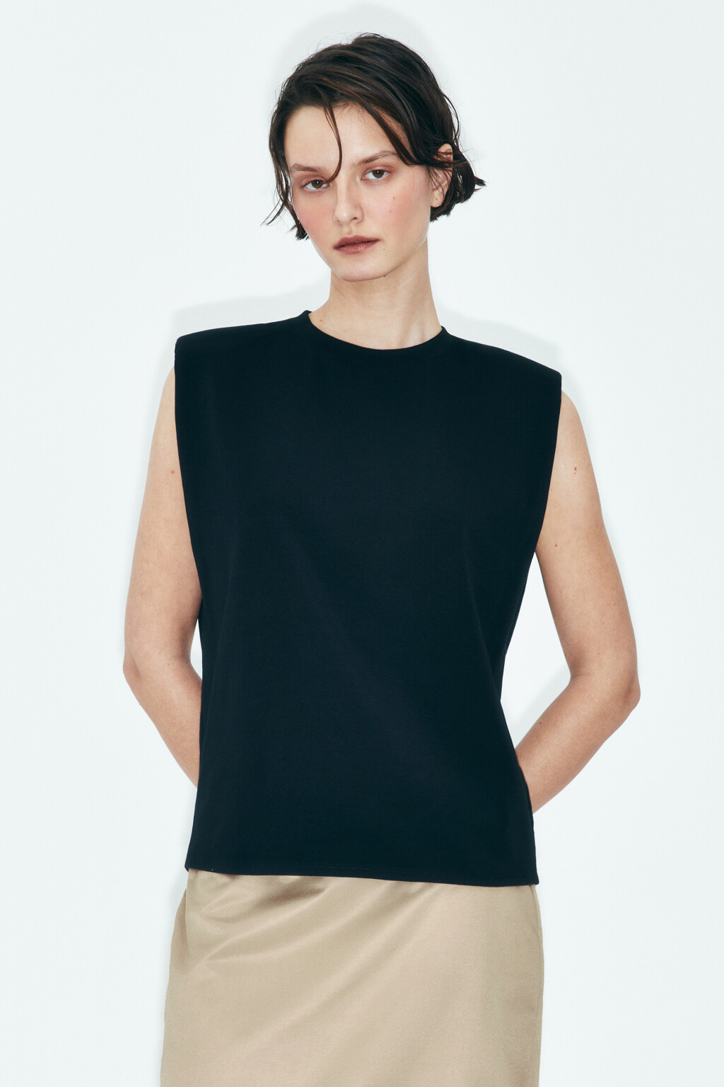 Футболка оверсайз с подплечниками - цвет черный - 2