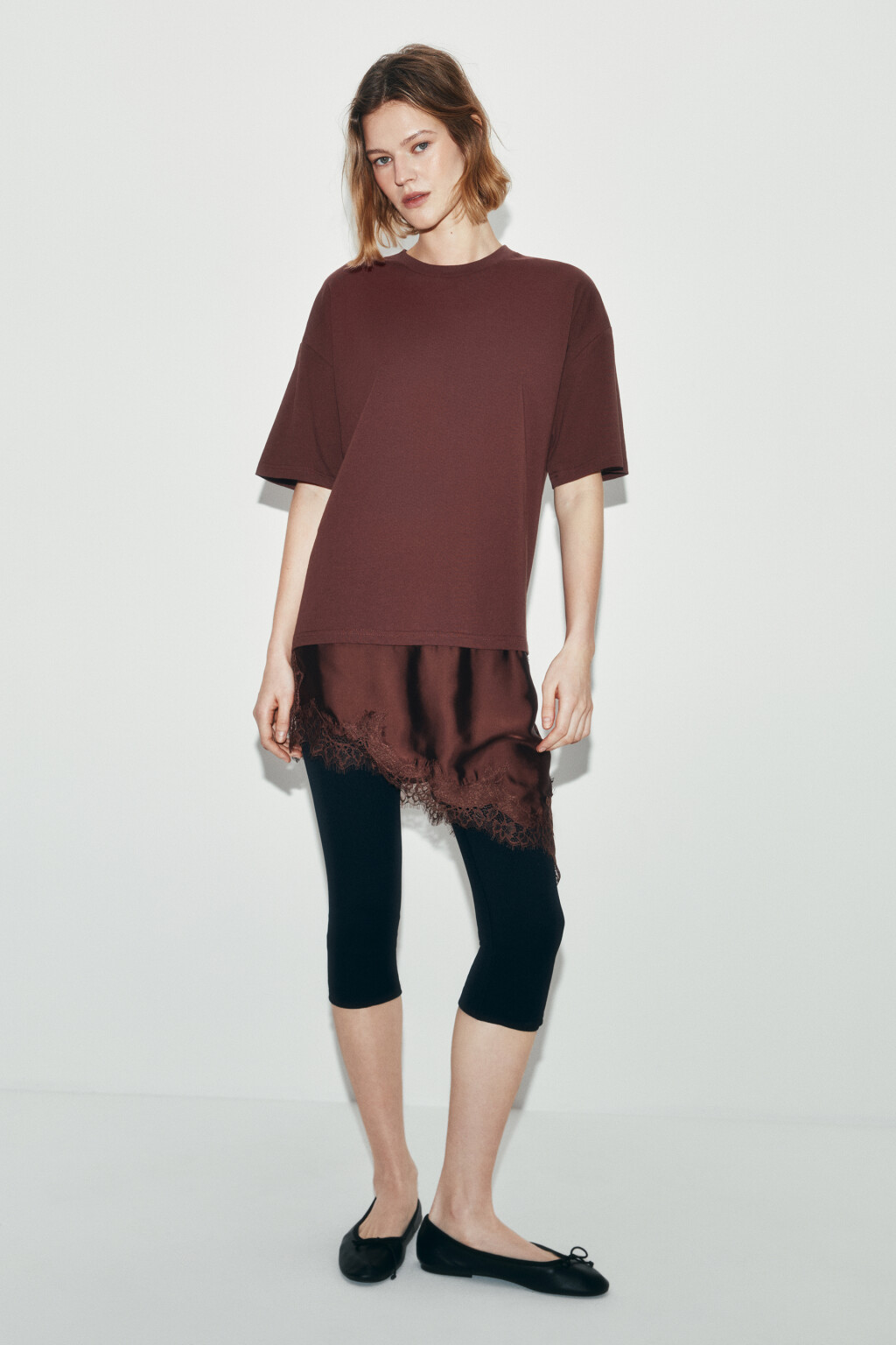 Футболка с кружевным асимметричным низом - цвет коричневый - 4