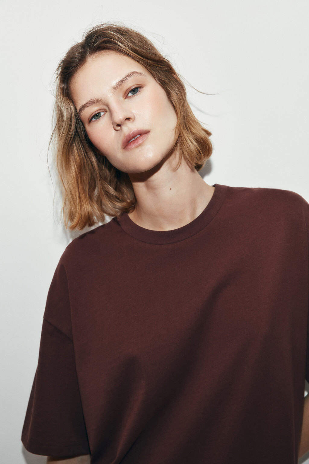 Футболка с кружевным асимметричным низом - цвет коричневый - 6