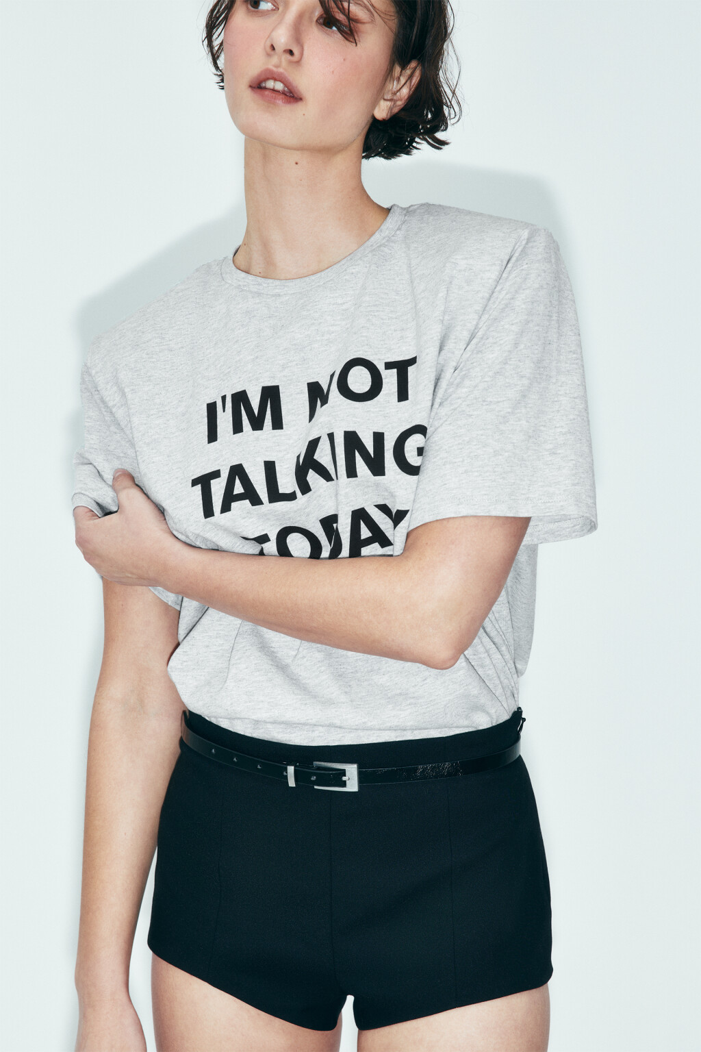 Футболка-топ хлопковая с принтом и подплечниками - цвет серый - 2