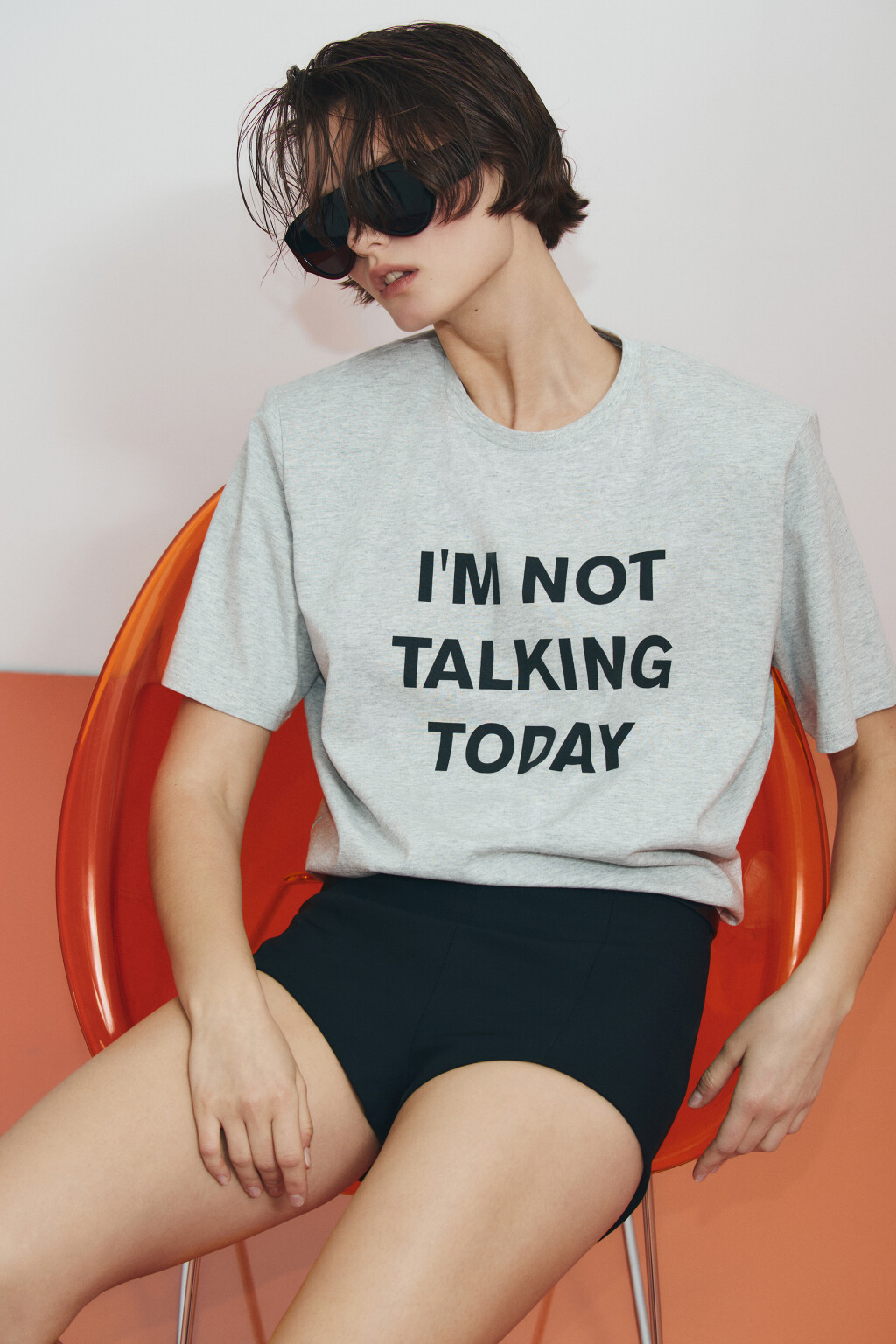 Футболка-топ хлопковая с принтом и подплечниками - цвет серый - 1