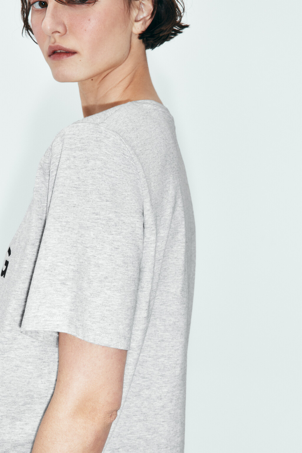Футболка-топ хлопковая с принтом и подплечниками - цвет серый - 7