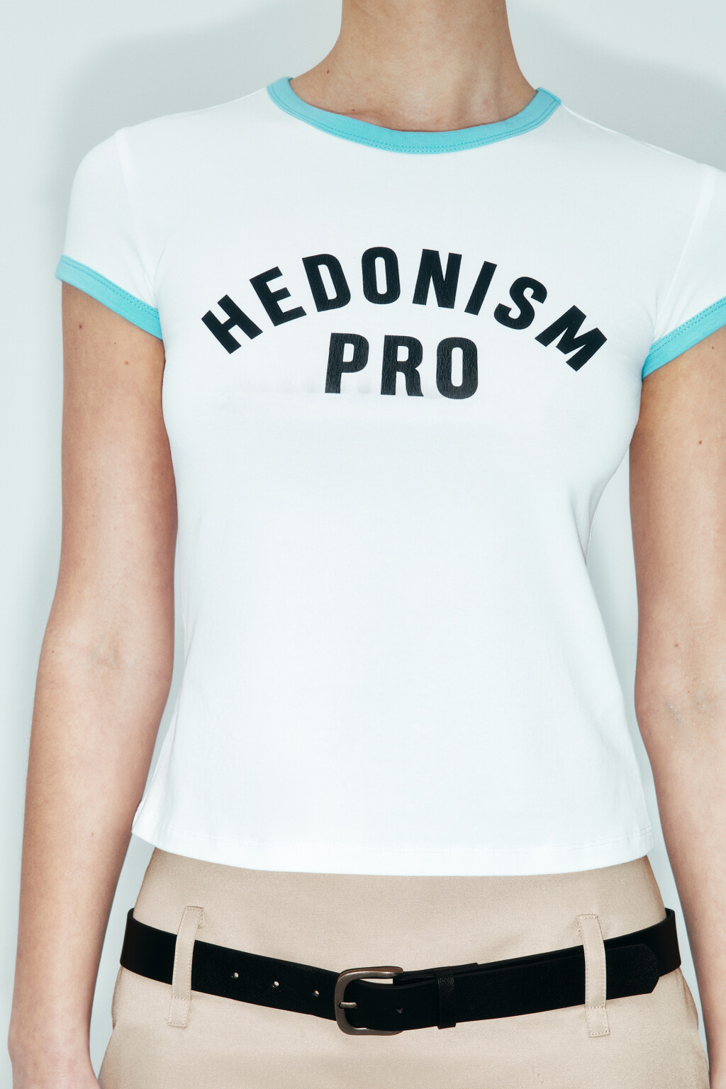 Футболка хлопковая облегающая с принтом и кантом - цвет белый - 5