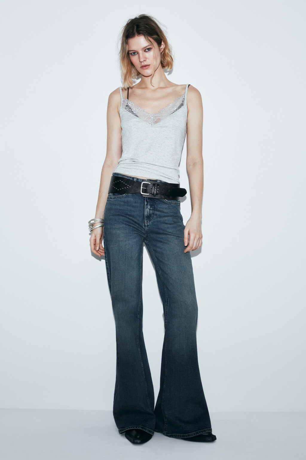 Майка-топ с кружевом и лиоцеллом - цвет серый - 4