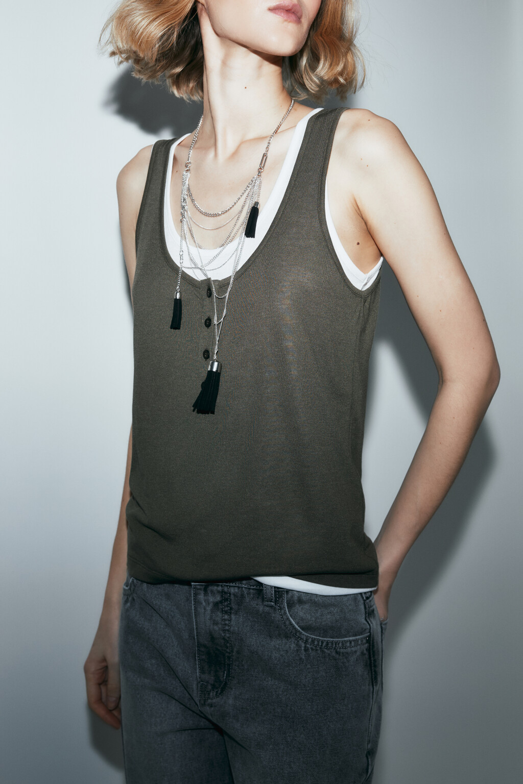 Майка-топ на пуговицах с имитацией второго слоя - цвет зеленый - 2