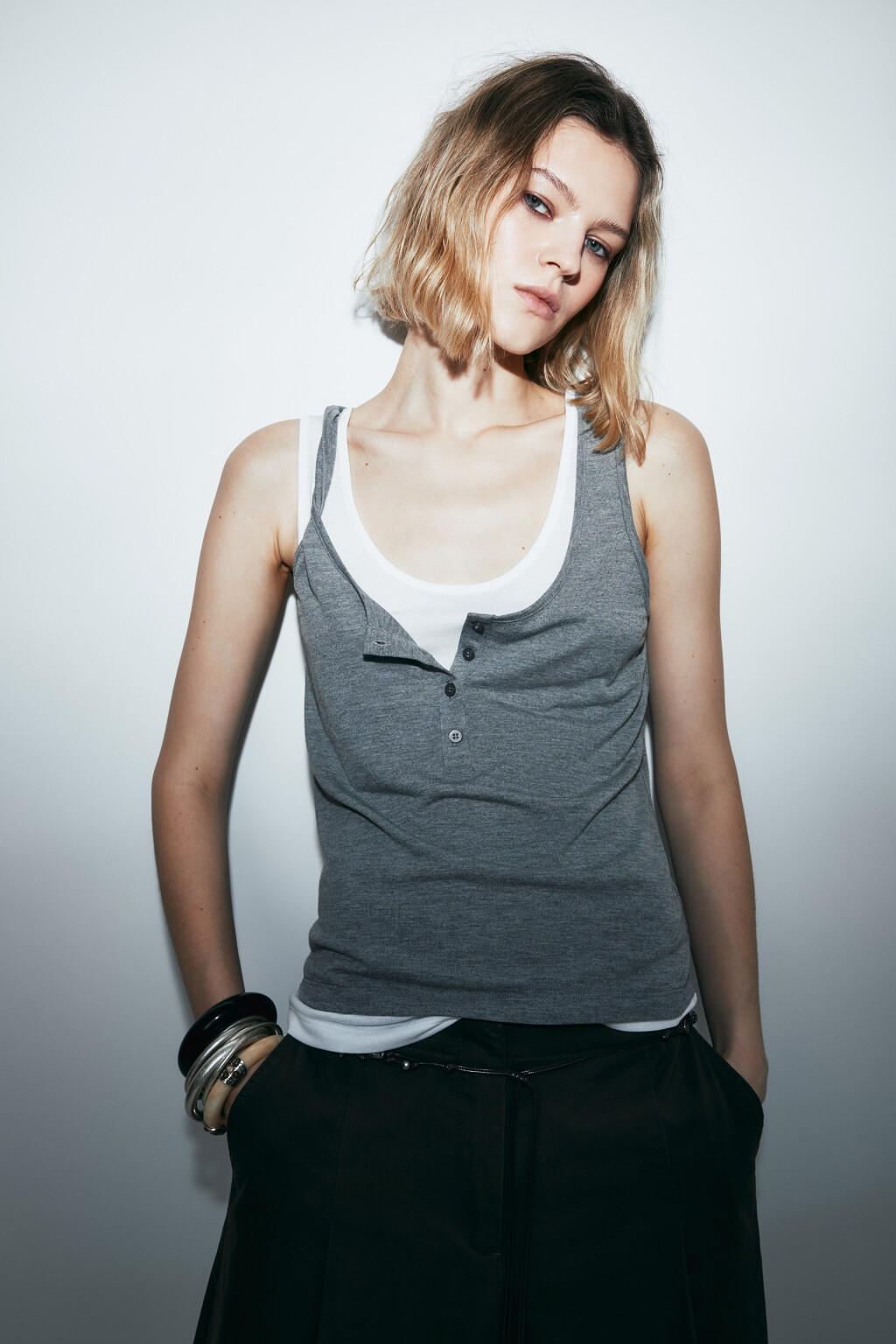 Майка-топ на пуговицах с имитацией второго слоя - цвет серый - 1