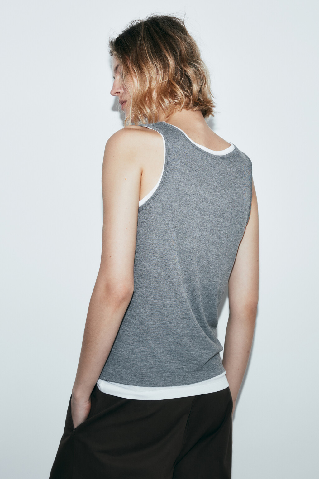 Майка-топ на пуговицах с имитацией второго слоя - цвет серый - 4