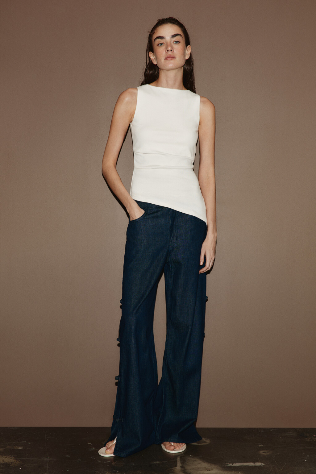 Майка-топ облегающая с асимметричным низом - цвет белый - 5