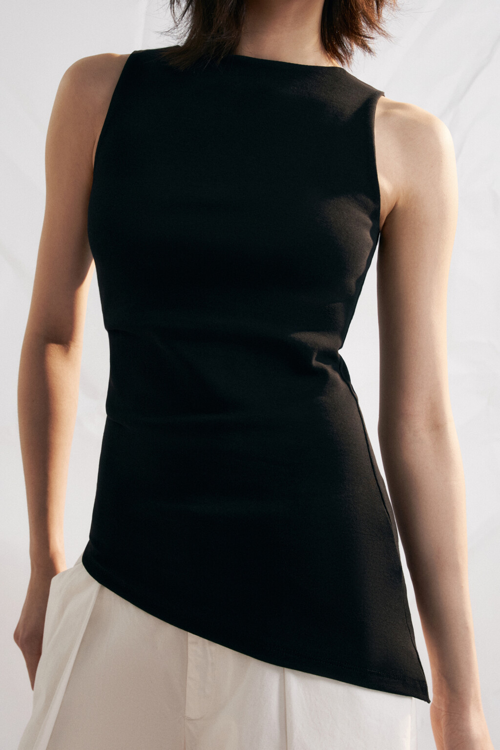 Майка-топ облегающая с асимметричным низом - цвет черный - 1