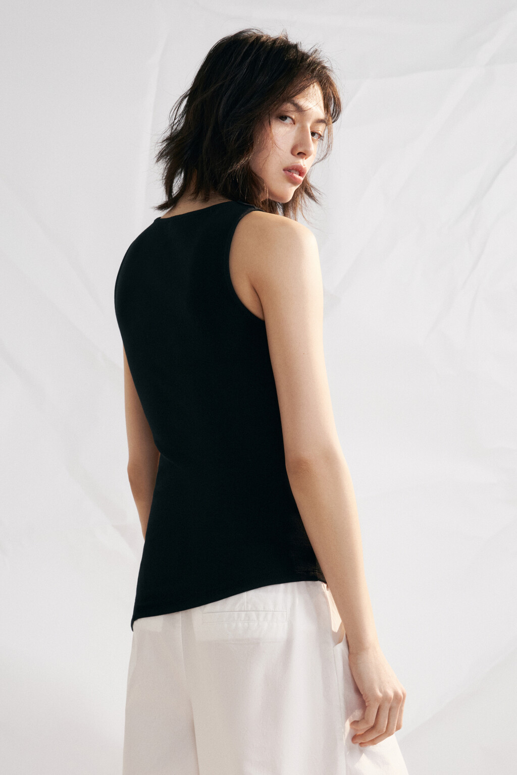 Майка-топ облегающая с асимметричным низом - цвет черный - 3