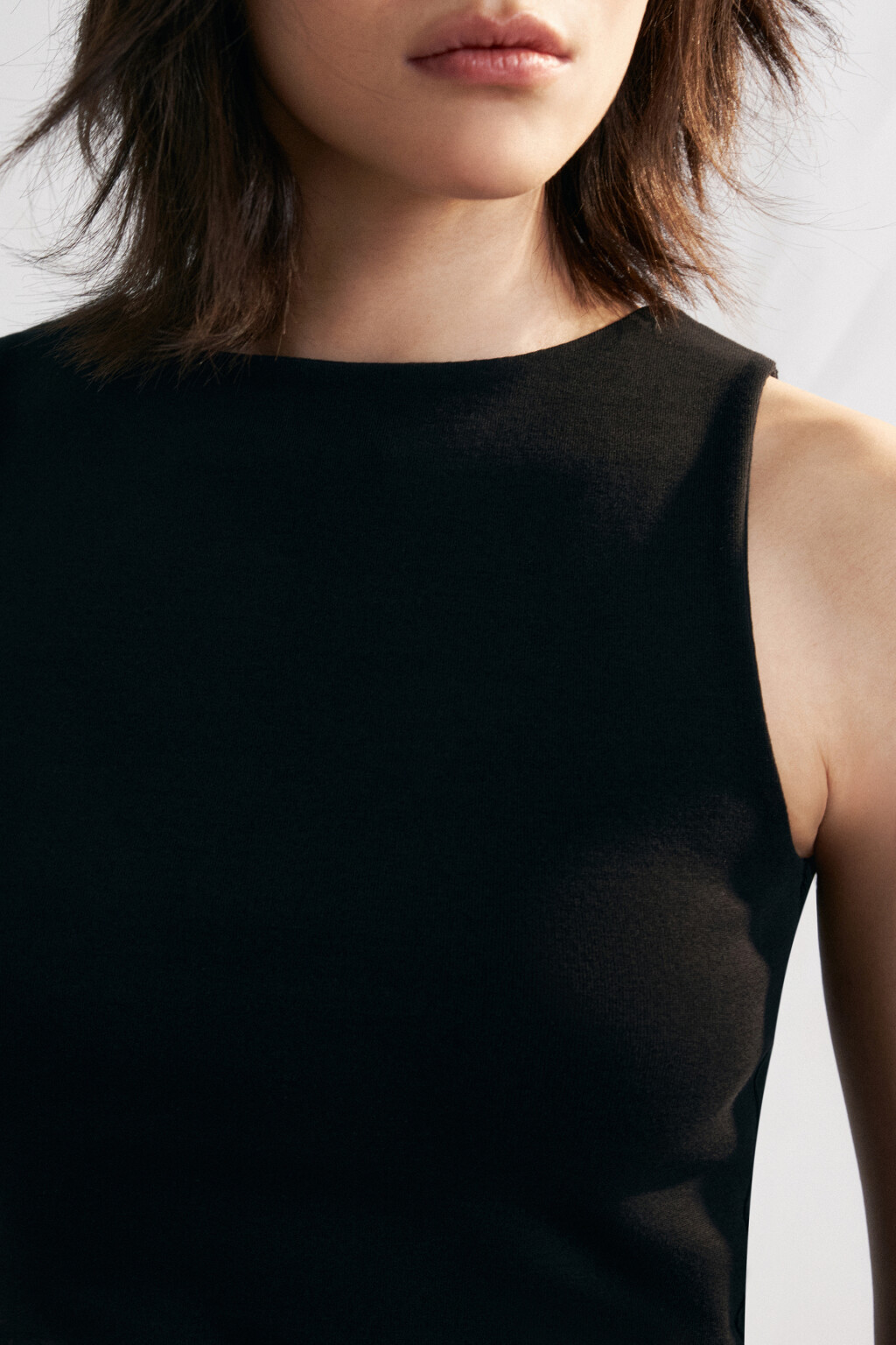 Майка-топ облегающая с асимметричным низом - цвет черный - 6