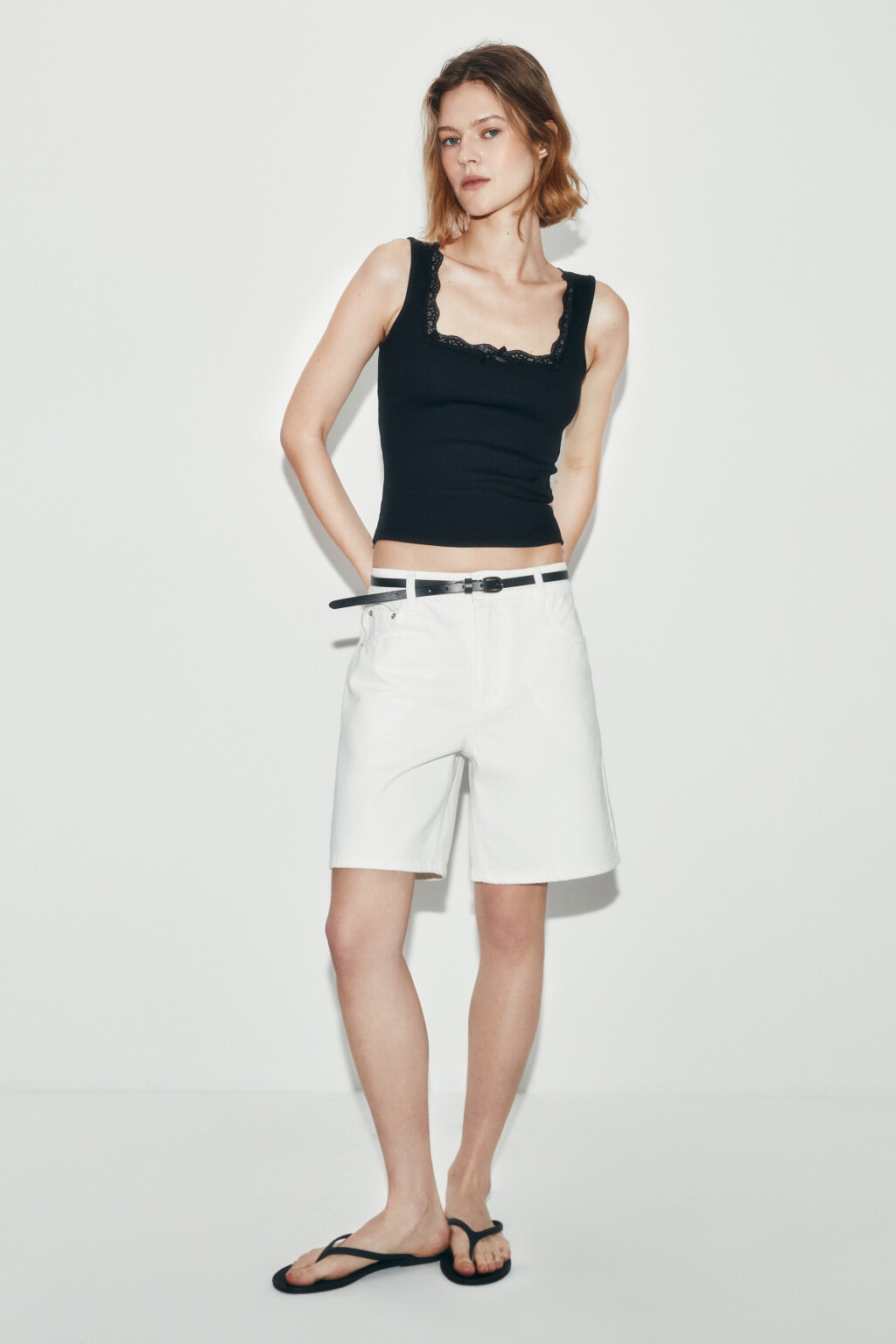 Майка-топ облегающая с кружевной вставкой - цвет черный - 5