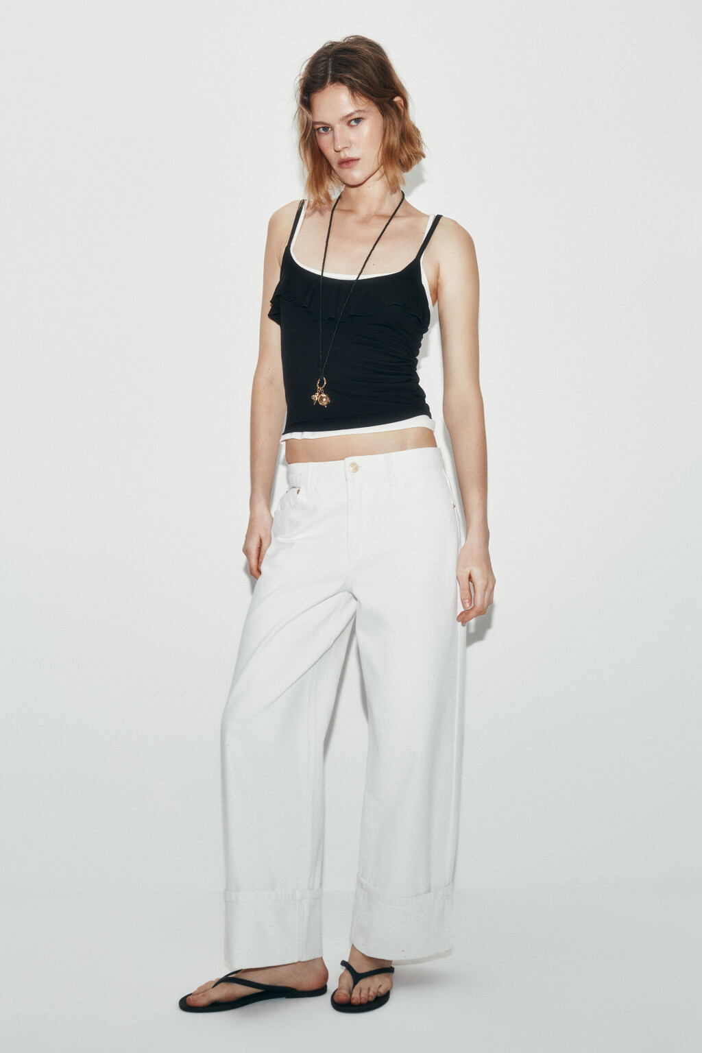 Майка-топ облегающая на тонких бретелях с оборками - цвет черный - 4