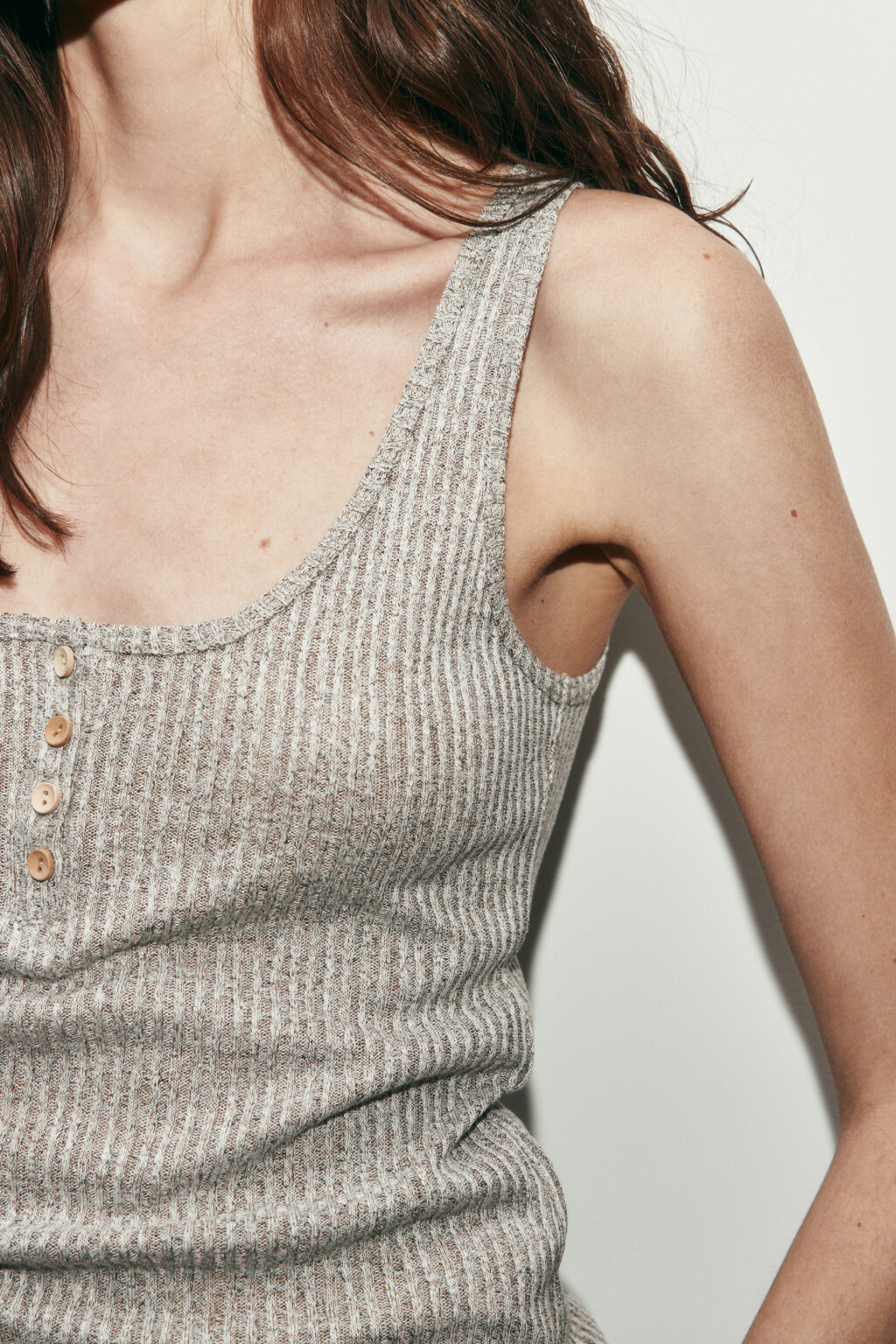 майка-топ облегающая на пуговицах - цвет коричневый - 6