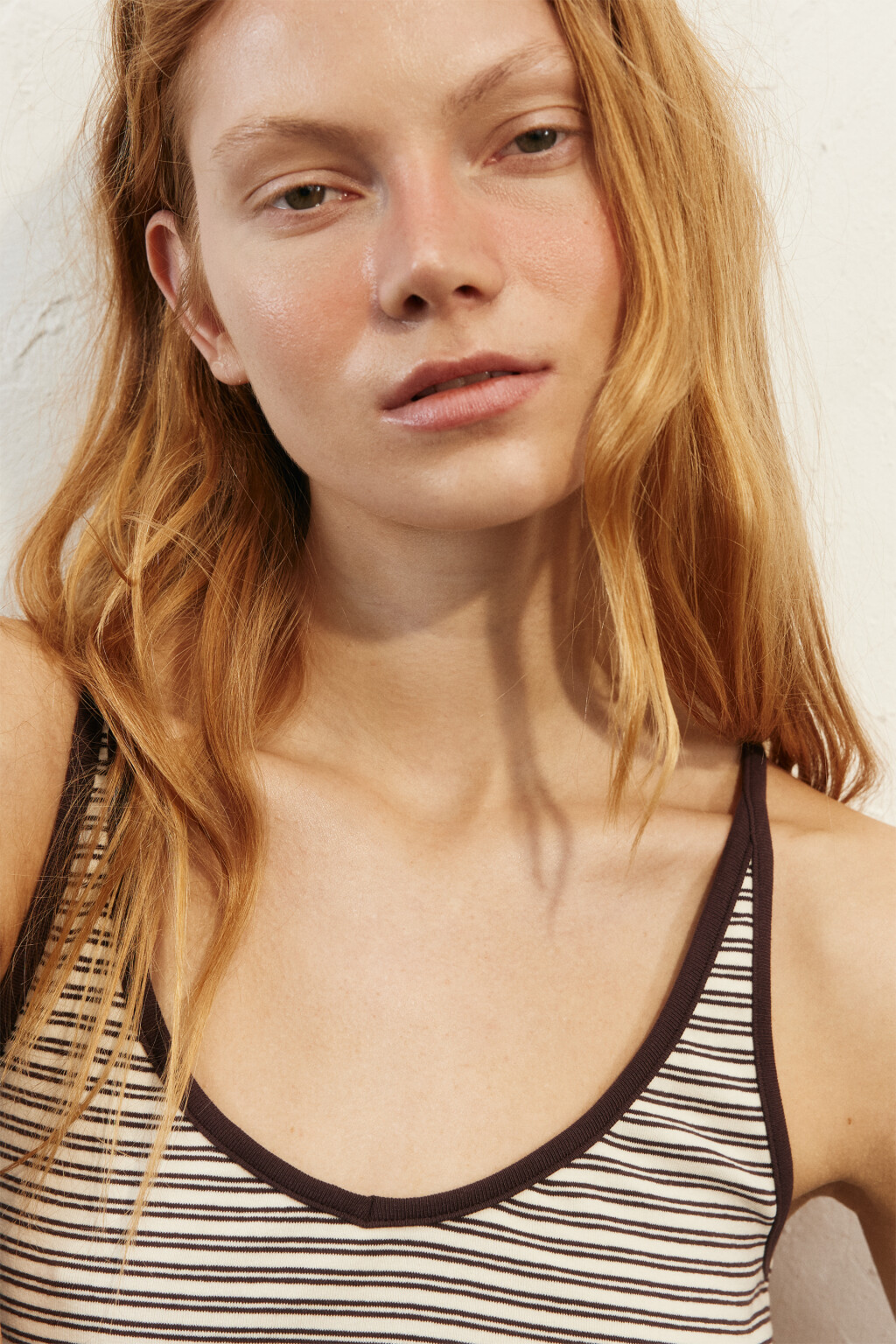 Топ-халтер облегающий хлопковый в полоску - цвет коричневый - 7