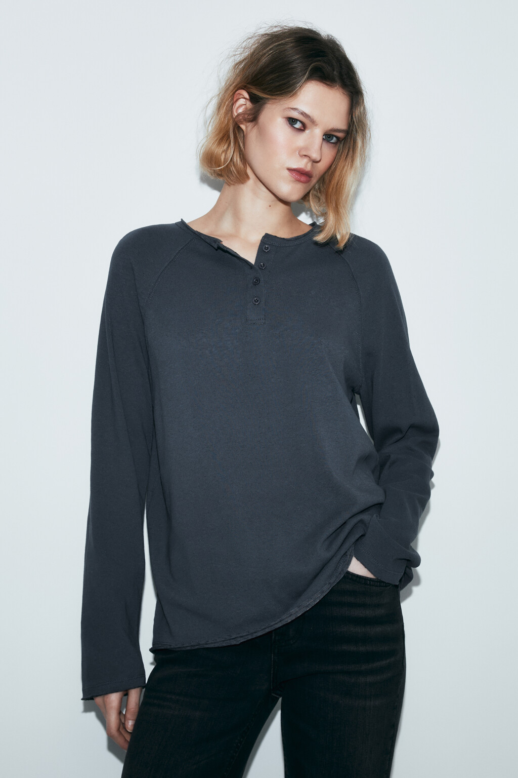 Лонгслив хенли с необработанными краями - цвет серый - 2