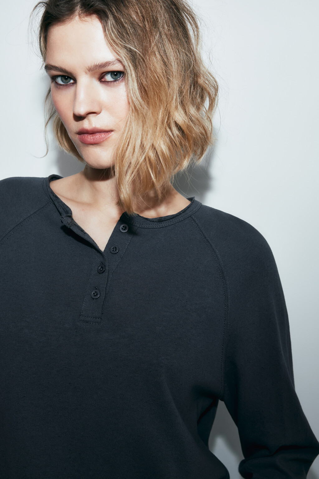 Лонгслив хенли с необработанными краями - цвет серый - 5