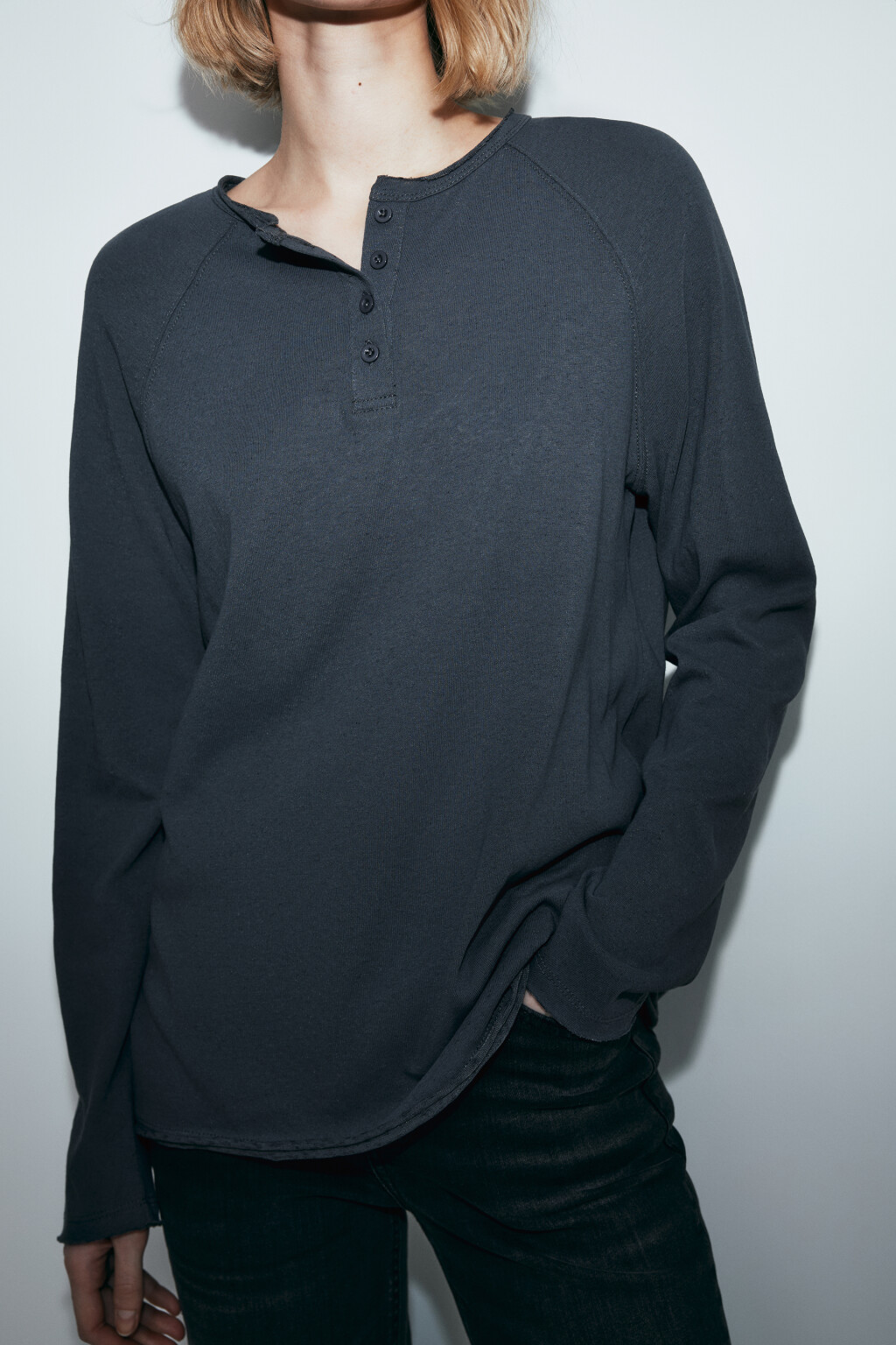 Лонгслив хенли с необработанными краями - цвет серый - 6