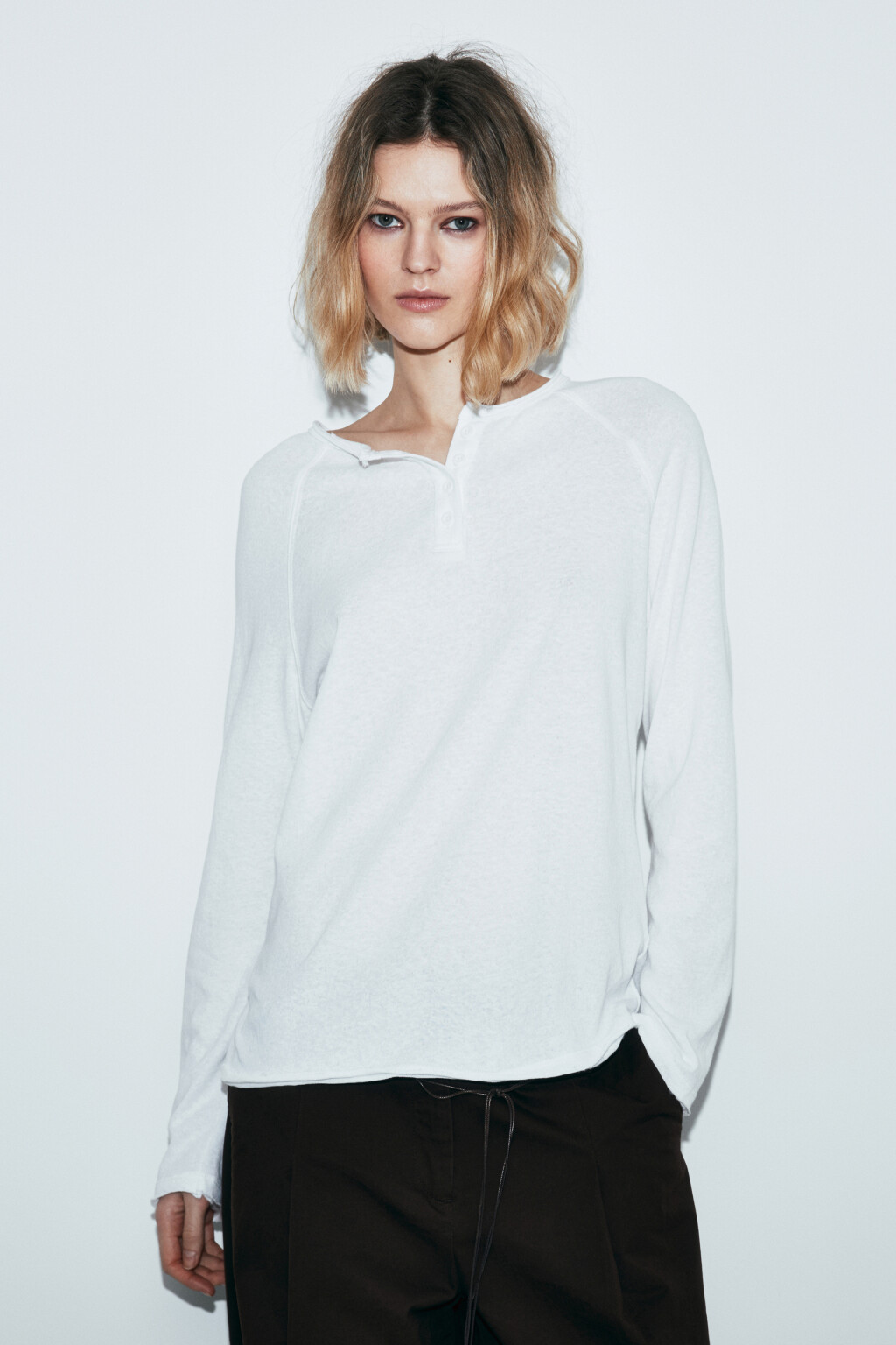 Лонгслив хенли с необработанными краями - цвет молочный - 2