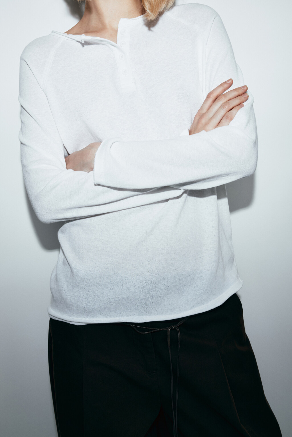 Лонгслив хенли с необработанными краями - цвет молочный - 5