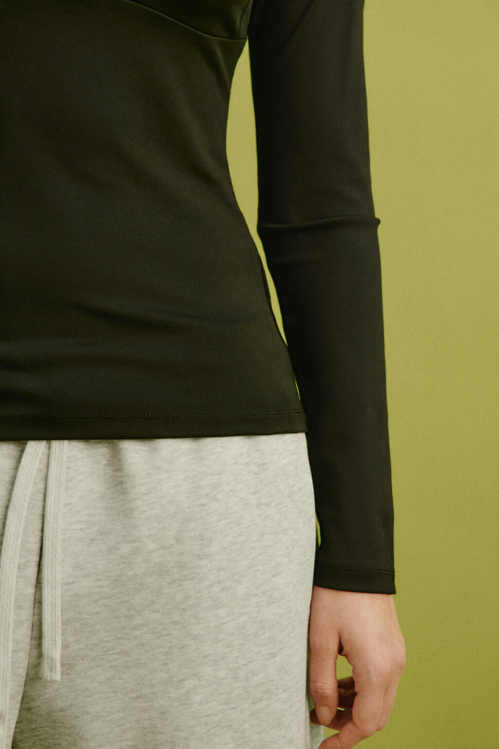 Лонгслив облегающий на молнии с прострочками - цвет черный - 6