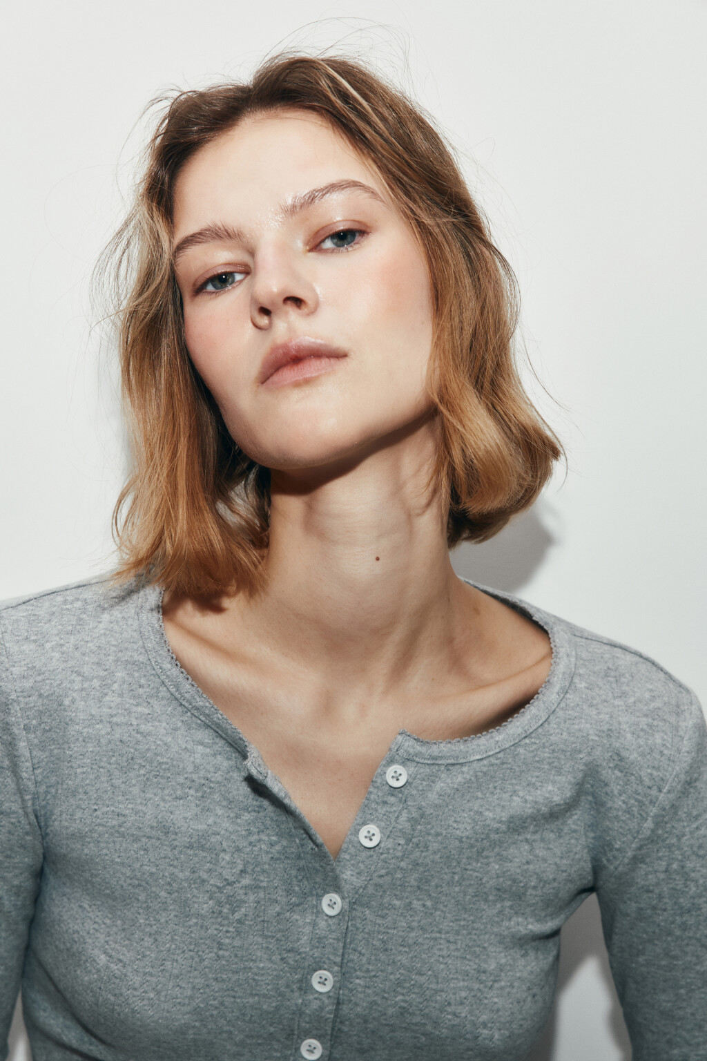 Лонгслив хлопковый на пуговицах с волнистыми краями - цвет серый - 6