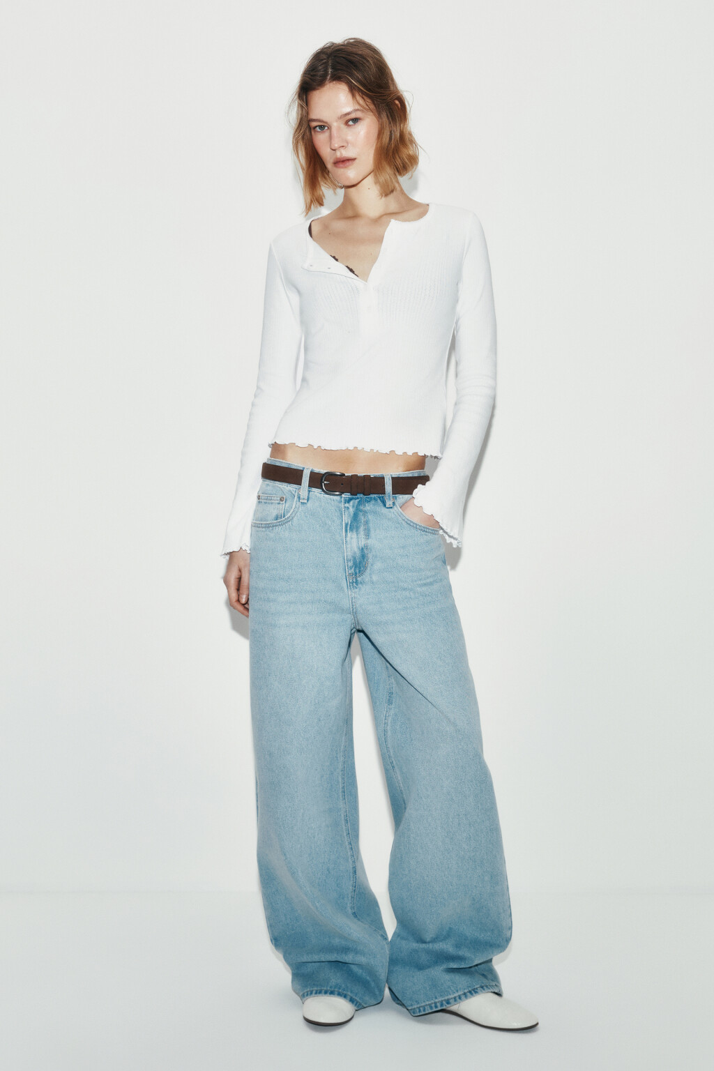 Лонгслив хлопковый на пуговицах с волнистыми краями - цвет молочный - 4