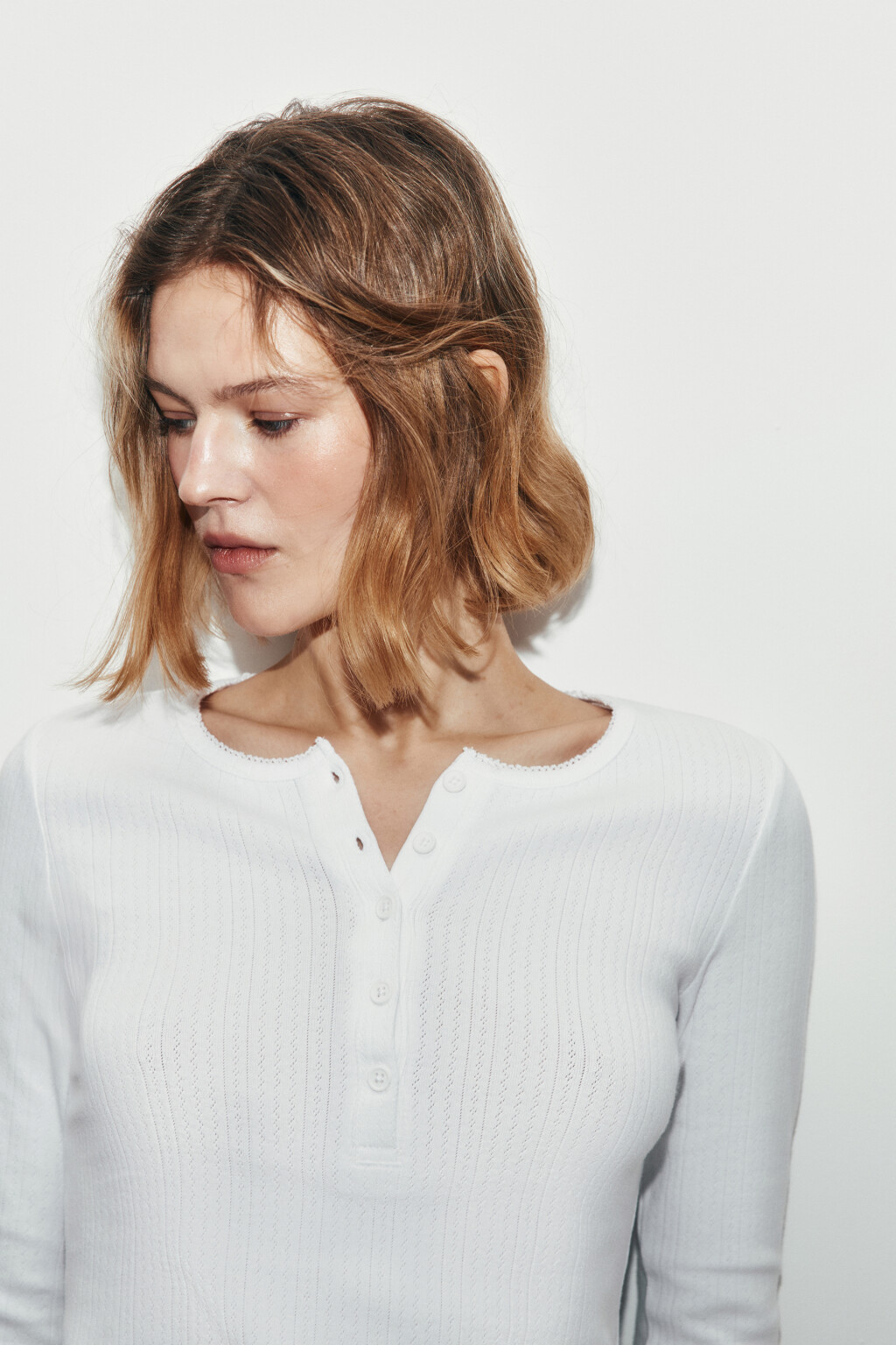 Лонгслив хлопковый на пуговицах с волнистыми краями - цвет молочный - 6