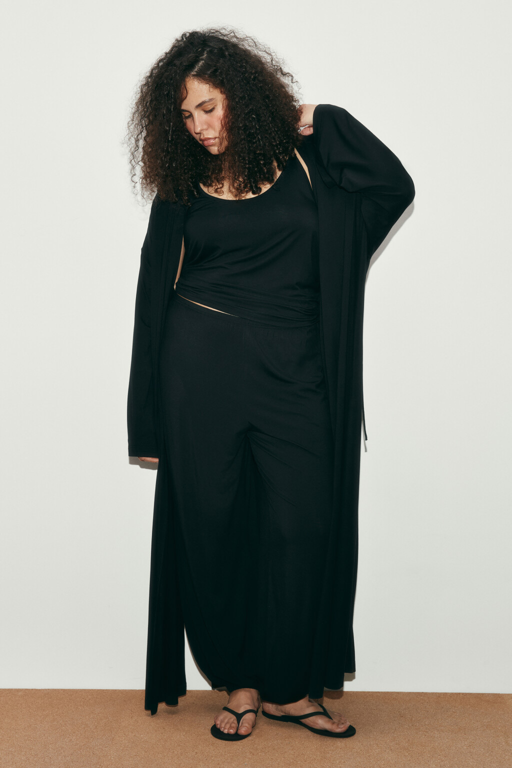 Кардиган вискозный в длине макси - цвет черный - 4