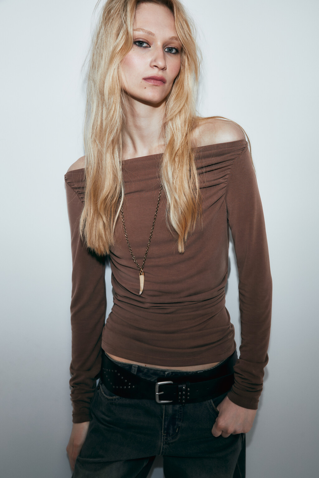 Лонгслив полуприлегающий из модала со складками - цвет бежевый - 1