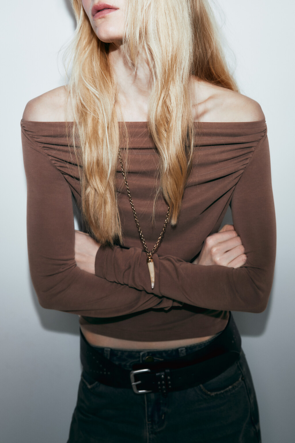 Лонгслив полуприлегающий из модала со складками - цвет бежевый - 2
